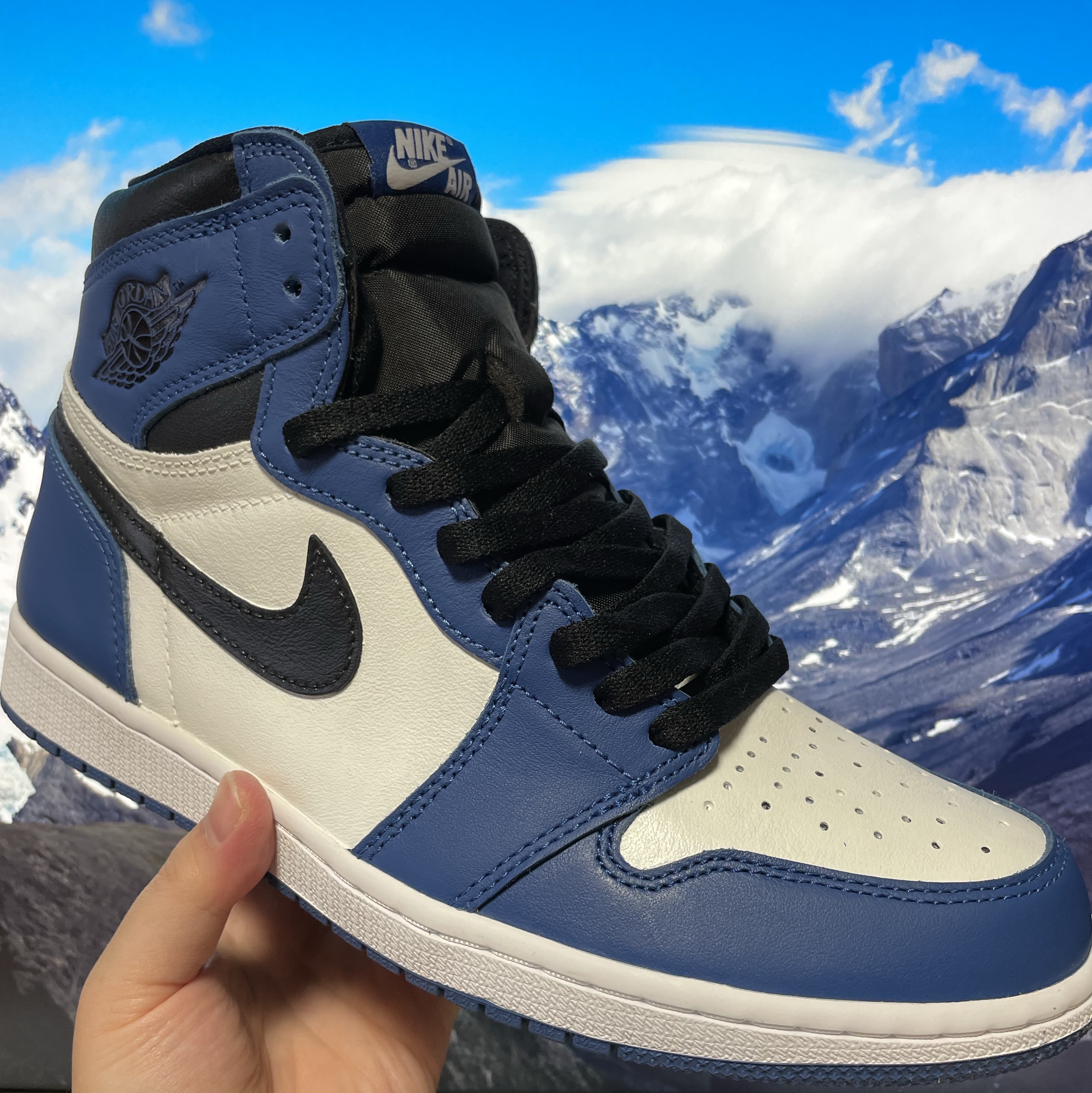 Jordan 1 Retro High OG Dark Marina Blue 착용 스타일 - 5