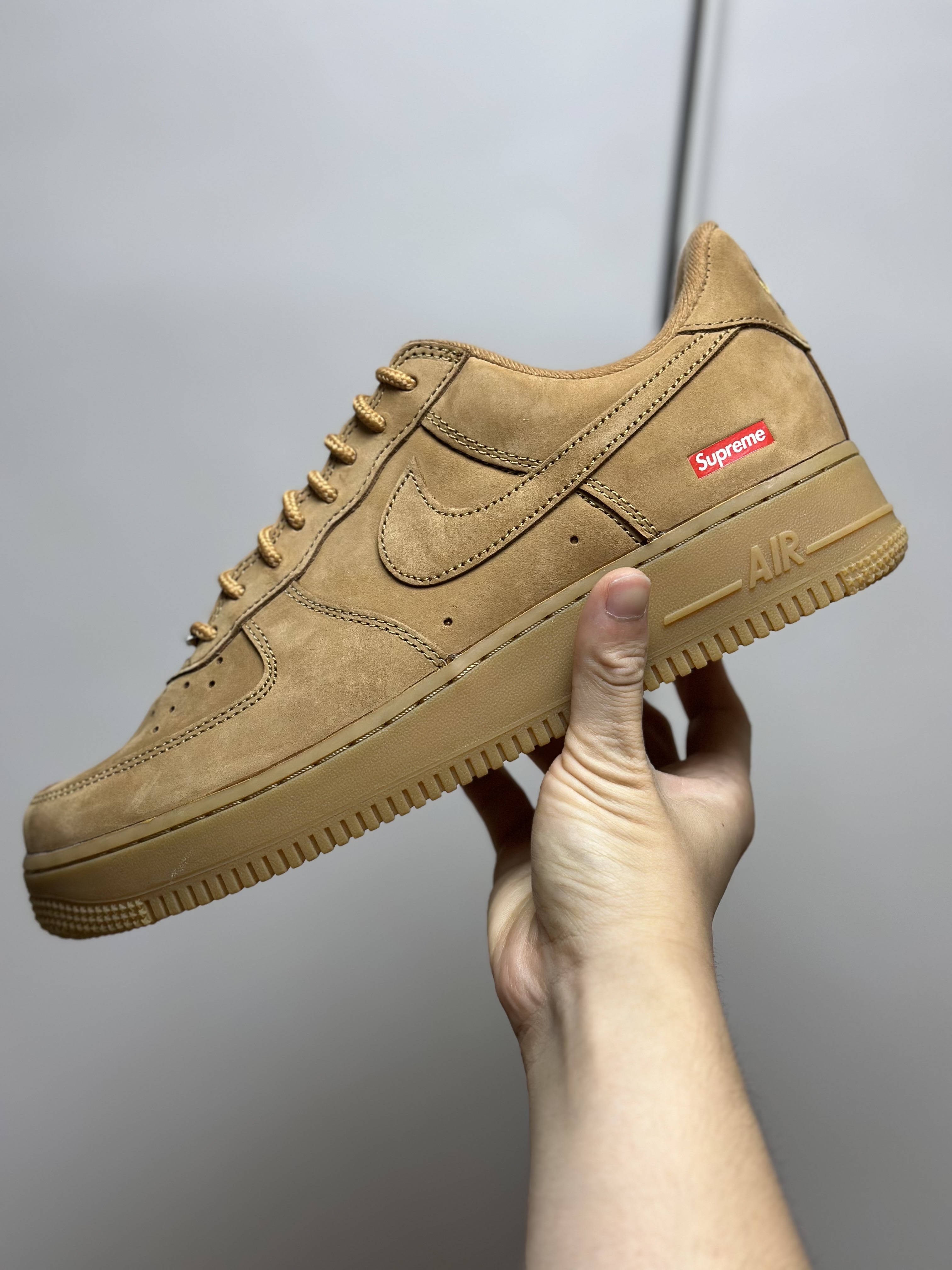 Nike x Supreme Air Force 1 Low Flax 착용 스타일