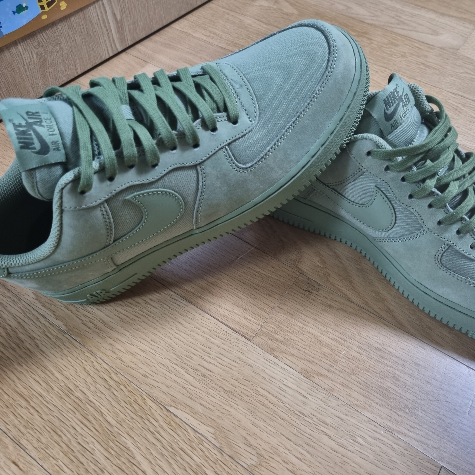 Nike Air Force 1 '07 LX Oil Green 착용 스타일