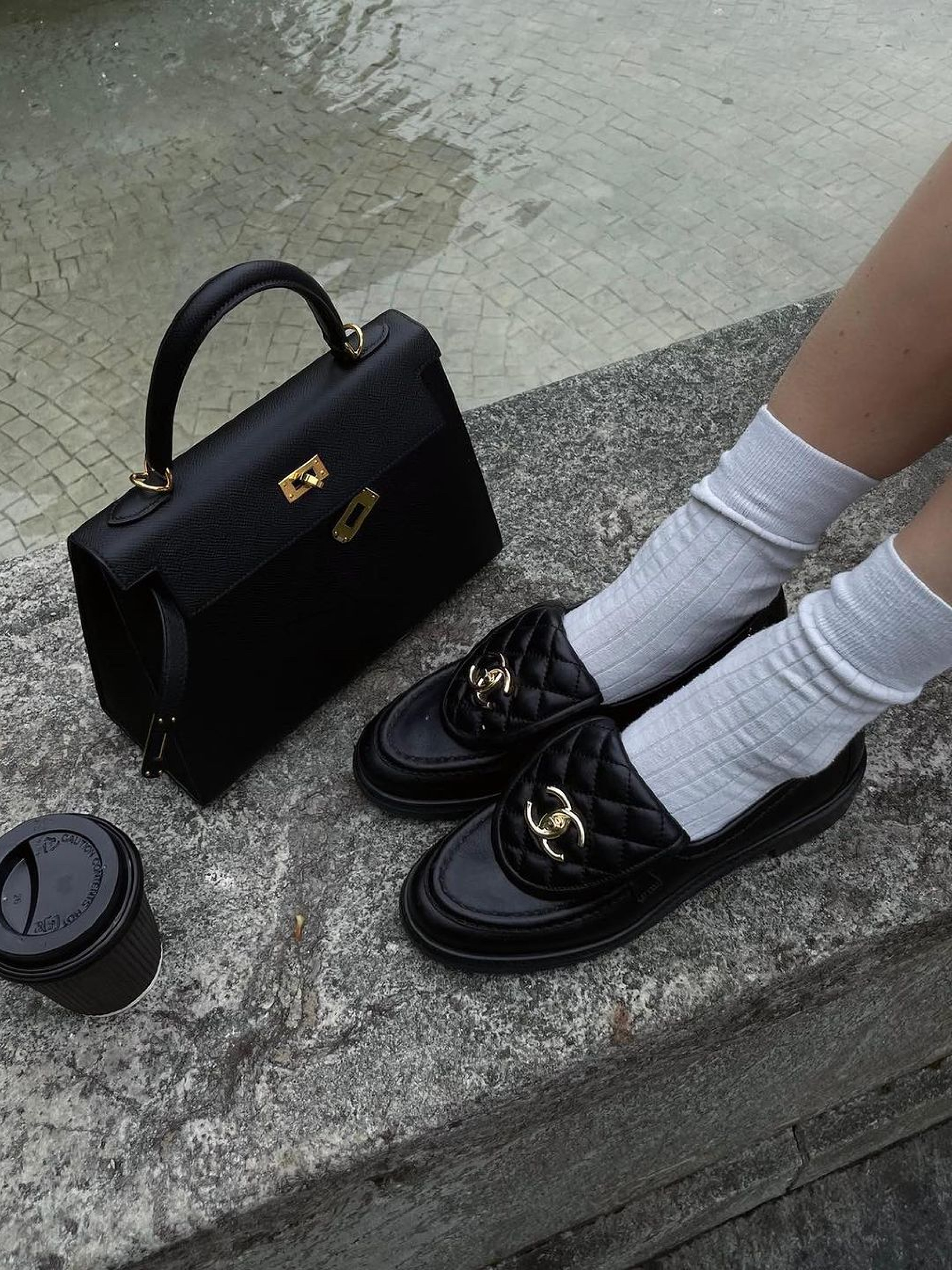 (W) Chanel Loafers Lambskin & Gold Black 착용 스타일 - 2