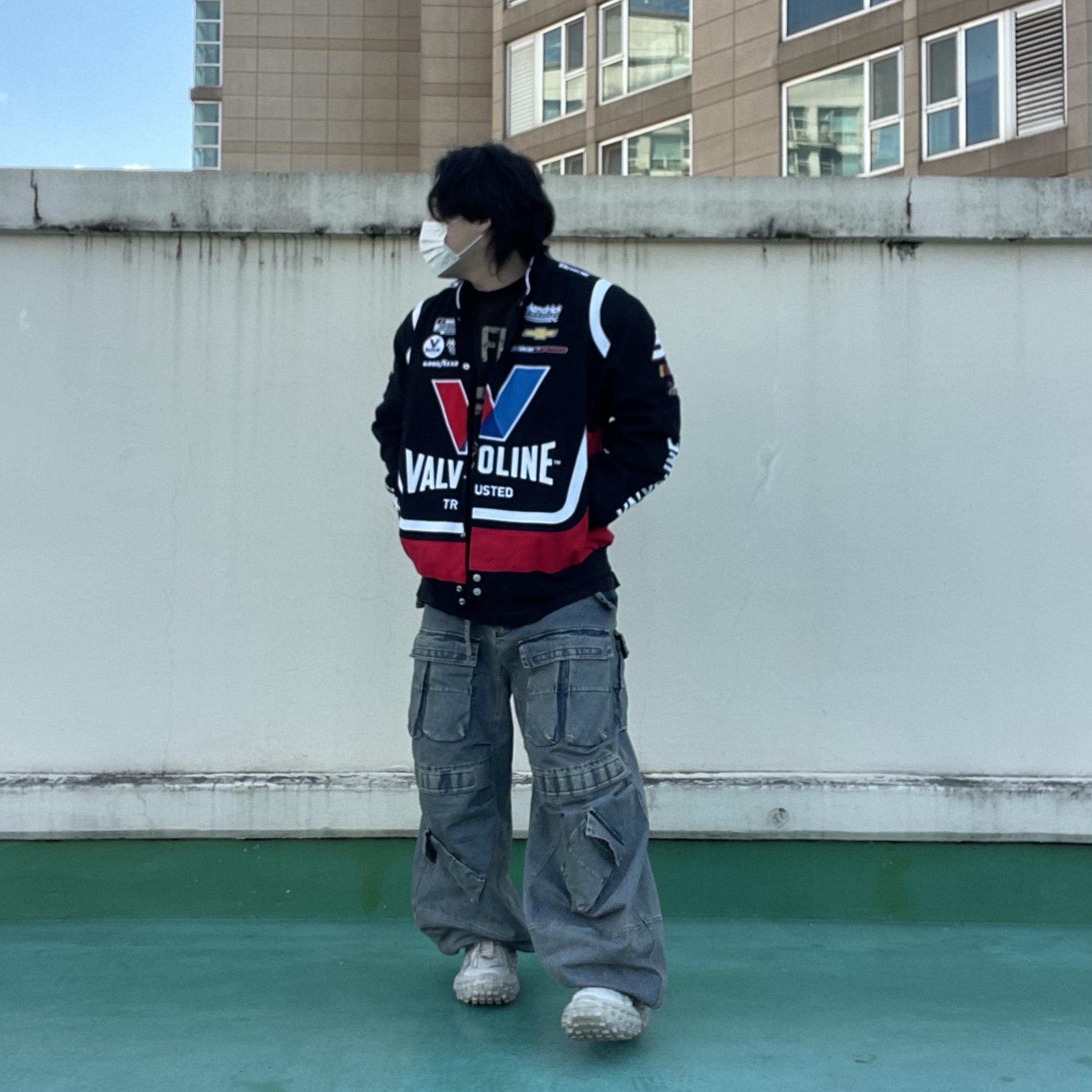 [KREAM 단독] Ourpas 030 Wide Cargo Denim Blue, Balenciaga Defender Sneakers Beige 착용 스타일 - 2