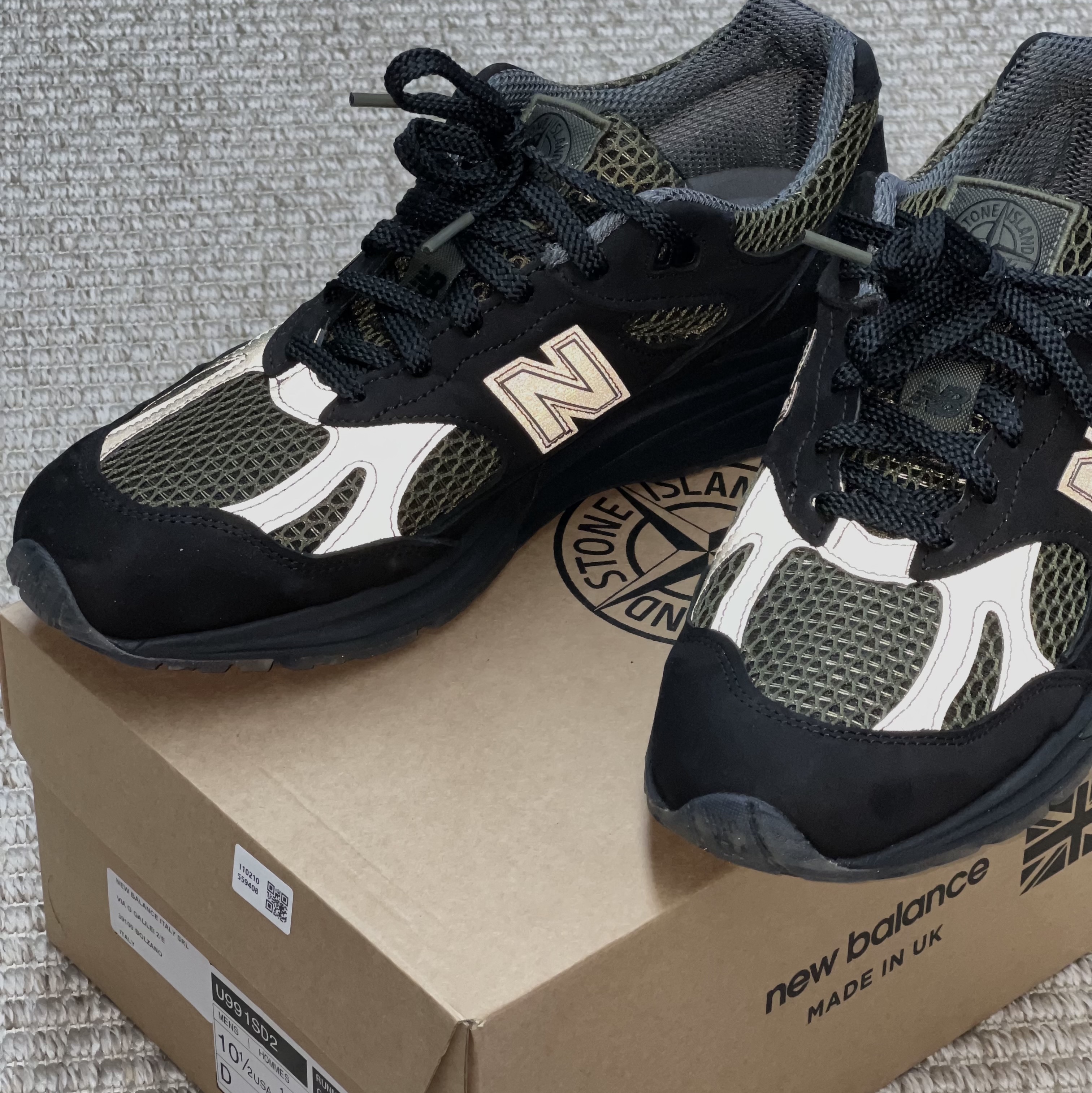 New Balance x Stone Island 991v2 Made in UK Black Olive Night 착용 스타일 - 2