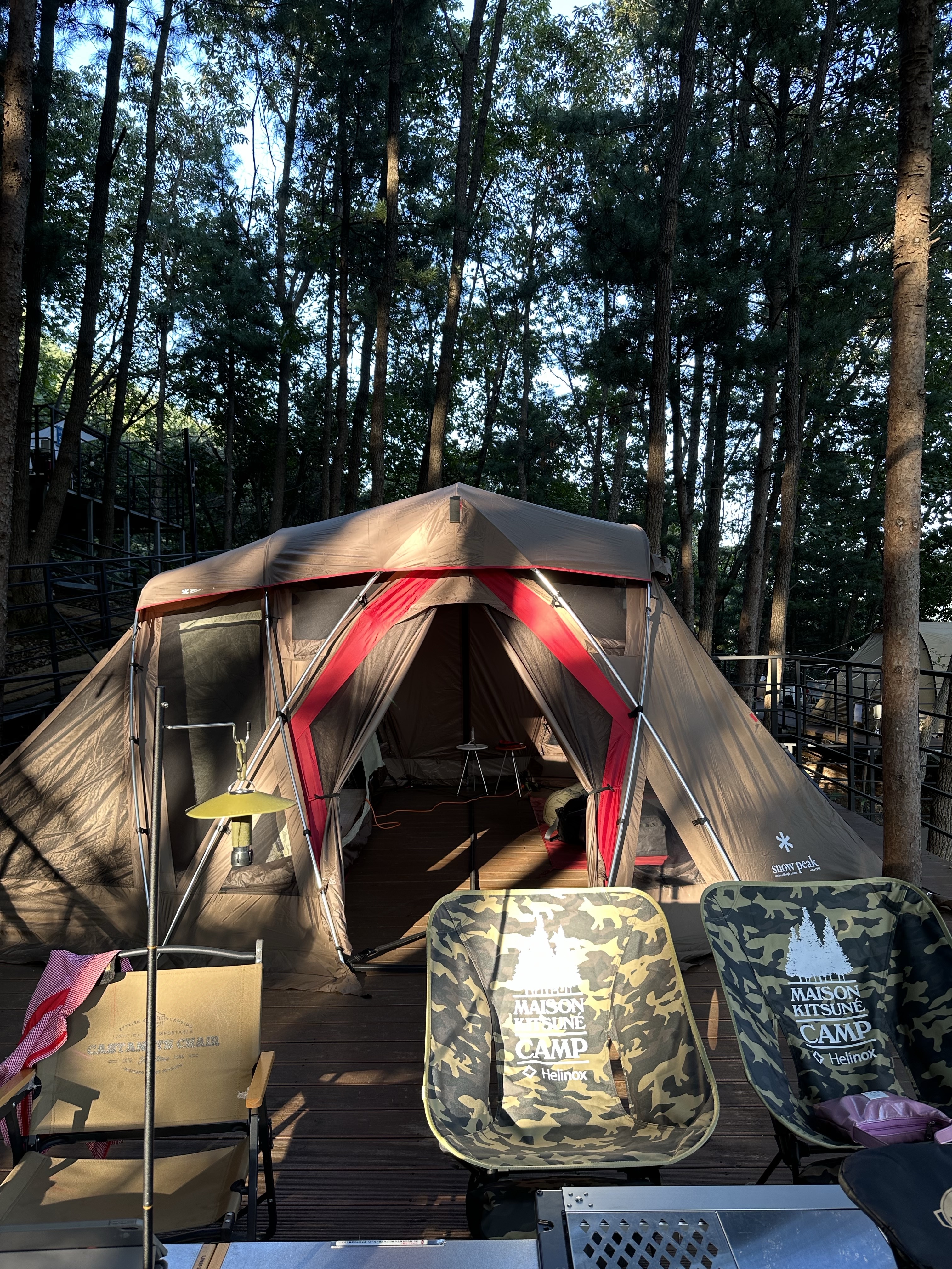 Snow Peak Living Shell Long Pro., Helinox x Maison Kitsune Chair L MK Camo 착용 스타일 - 1