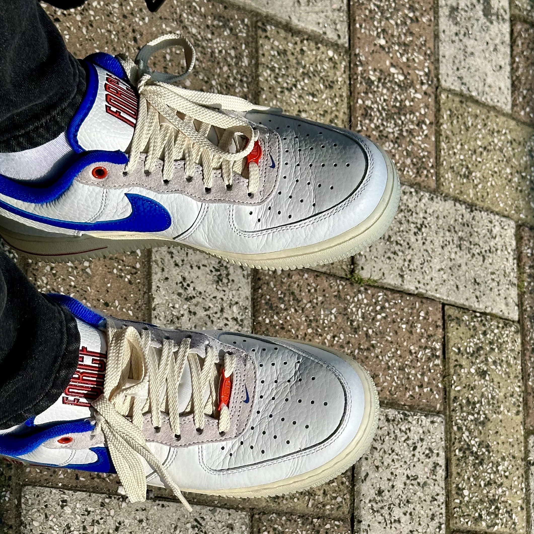 (W) Nike Air Force 1 '07 LX University Blue and Summit White 착용 스타일