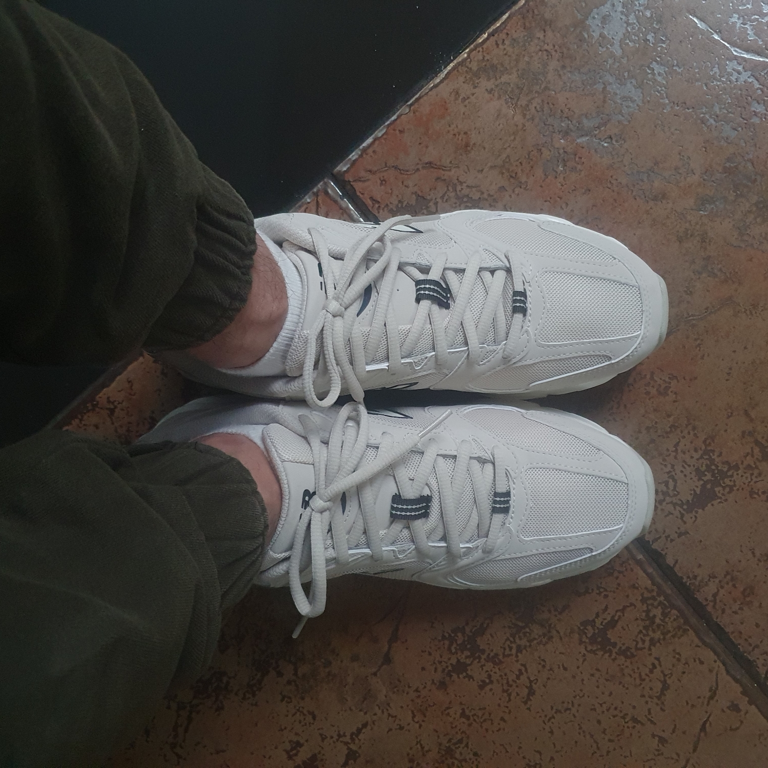 New Balance 530 Ivory 착용 스타일 - 2