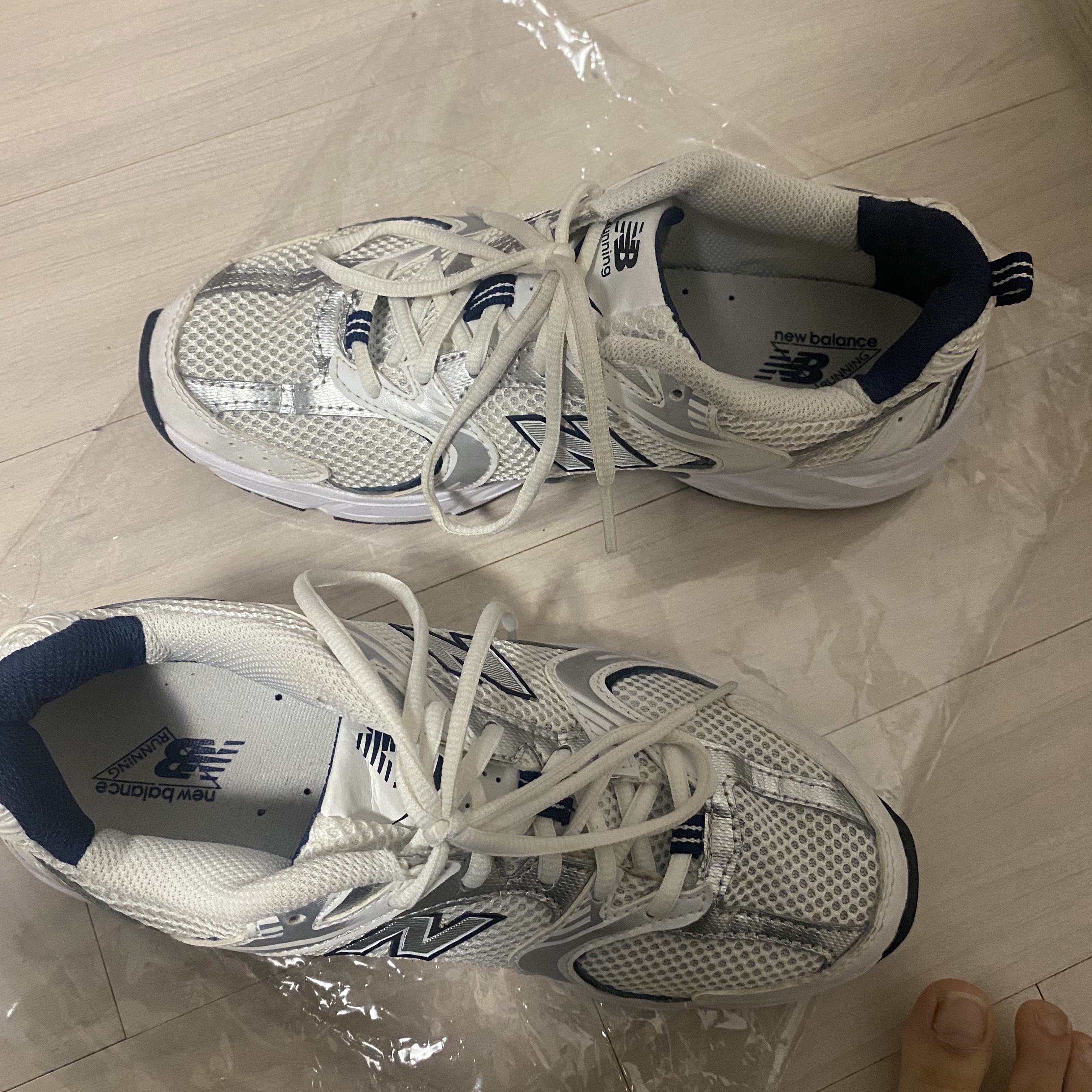 New Balance 530 White Silver 착용 스타일