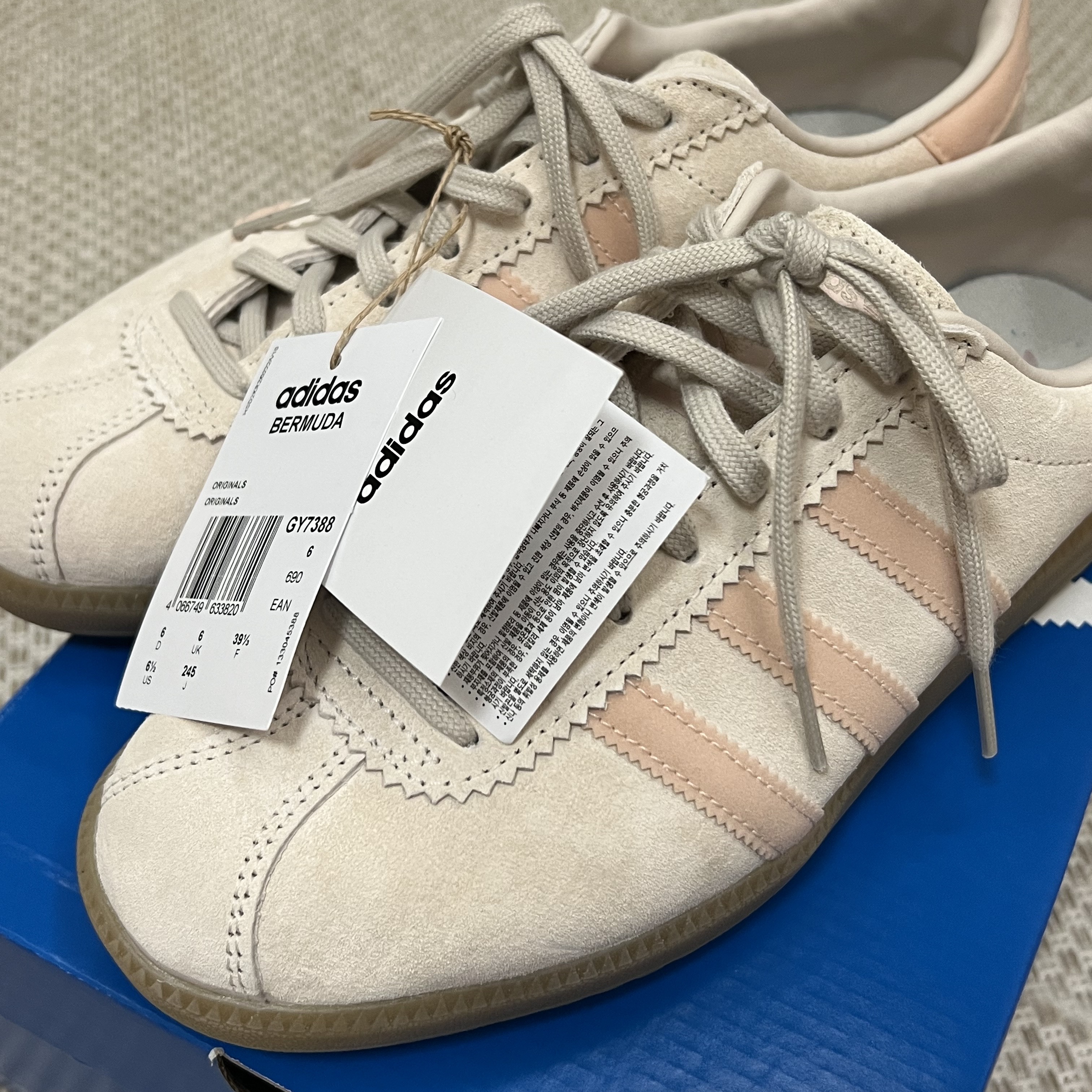 Adidas Bermuda Wonder White 착용 스타일