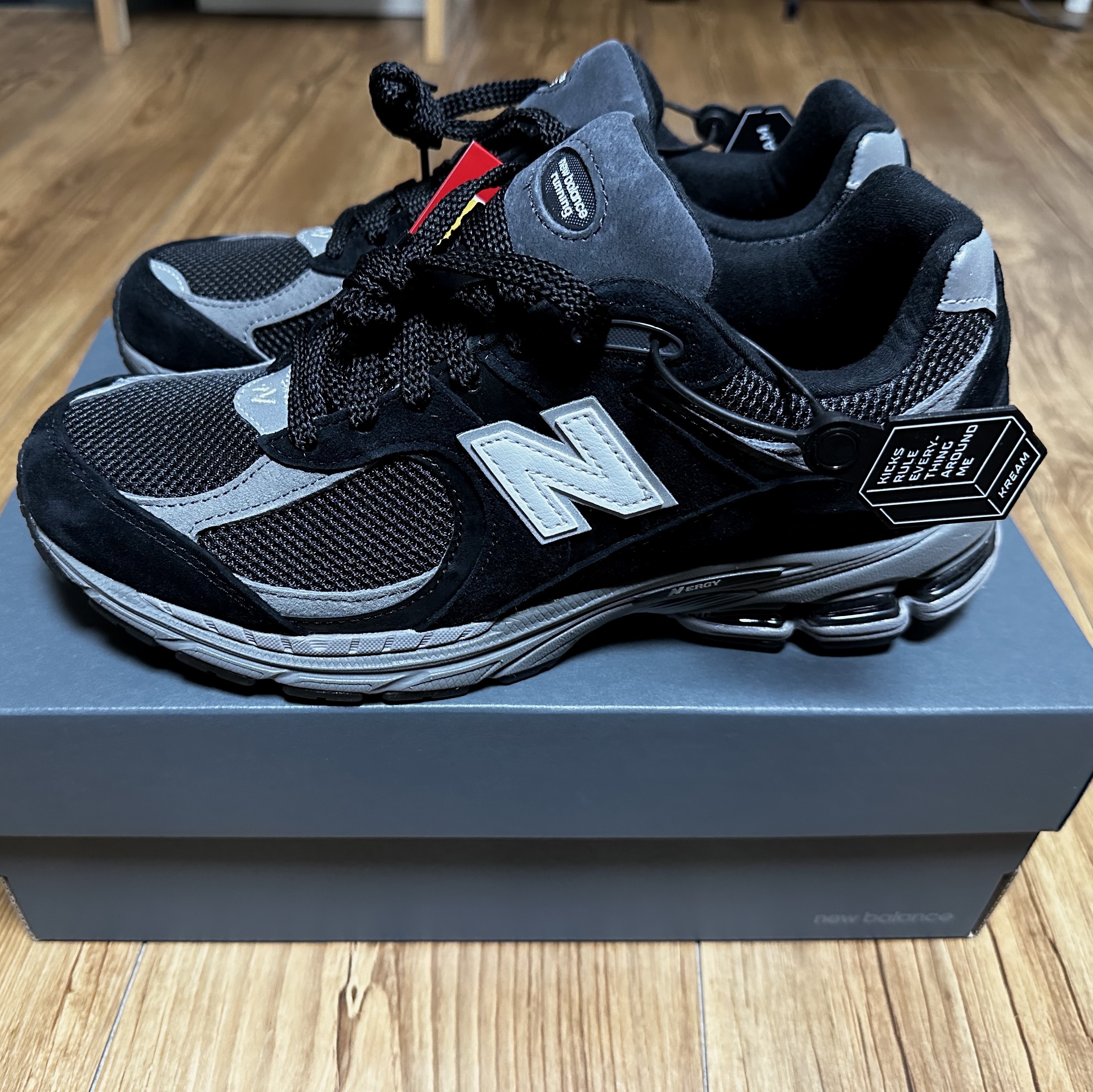 New Balance 2002R Black Dark Grey - JD Sports Exclusive 착용 스타일 - 2