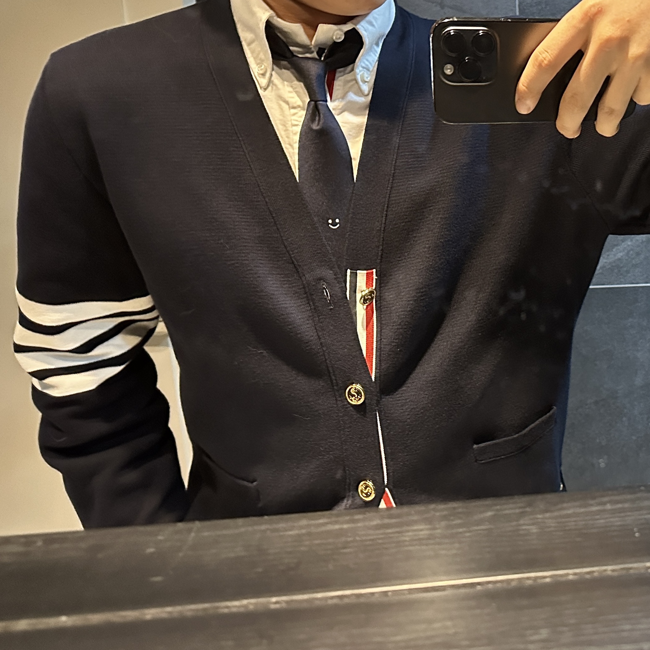 Thom Browne Milano Stitch 4-Bar Cardigan Navy, Thom Browne Cotton Oxford Grosgrain Placket Shirt White 착용 스타일 - 2