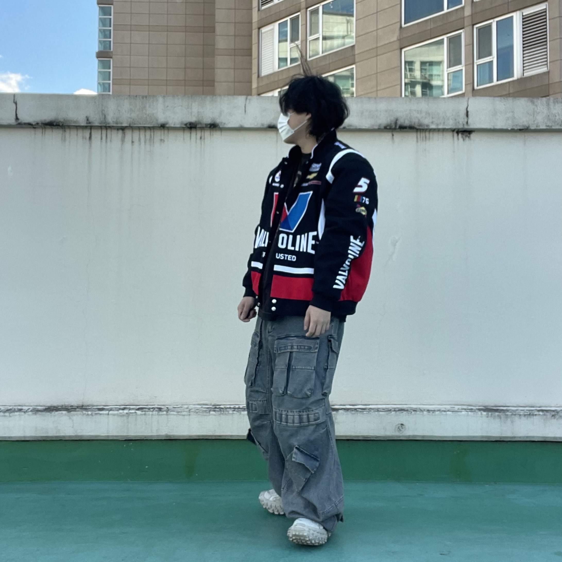 [KREAM 단독] Ourpas 030 Wide Cargo Denim Blue, Balenciaga Defender Sneakers Beige 착용 스타일 - 4