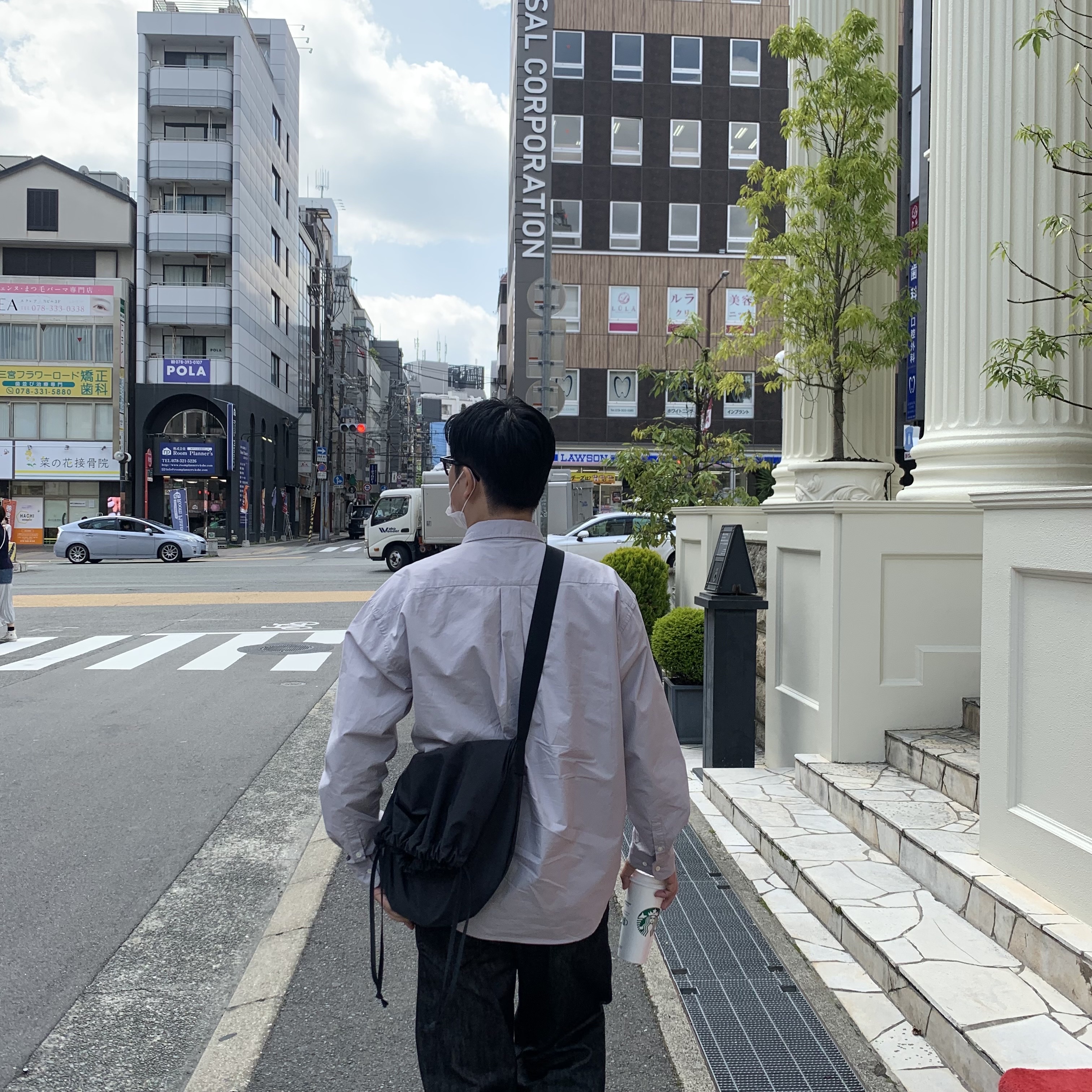 Uniqlo U Drawstring Shoulder Bag Black 착용 스타일