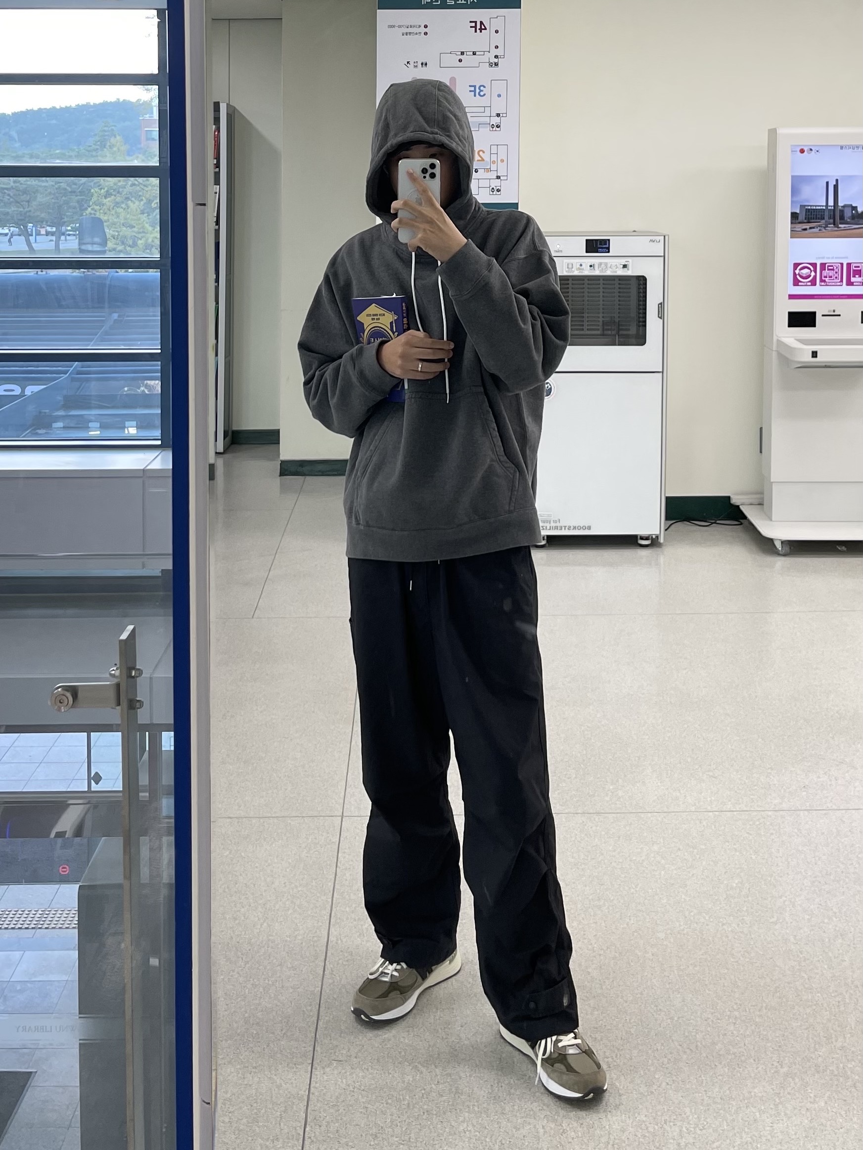 Nike M NRG Hoodie Wash Charcoal Heather, New Balance x JJJJound 992 Made in USA Grey 착용 스타일
