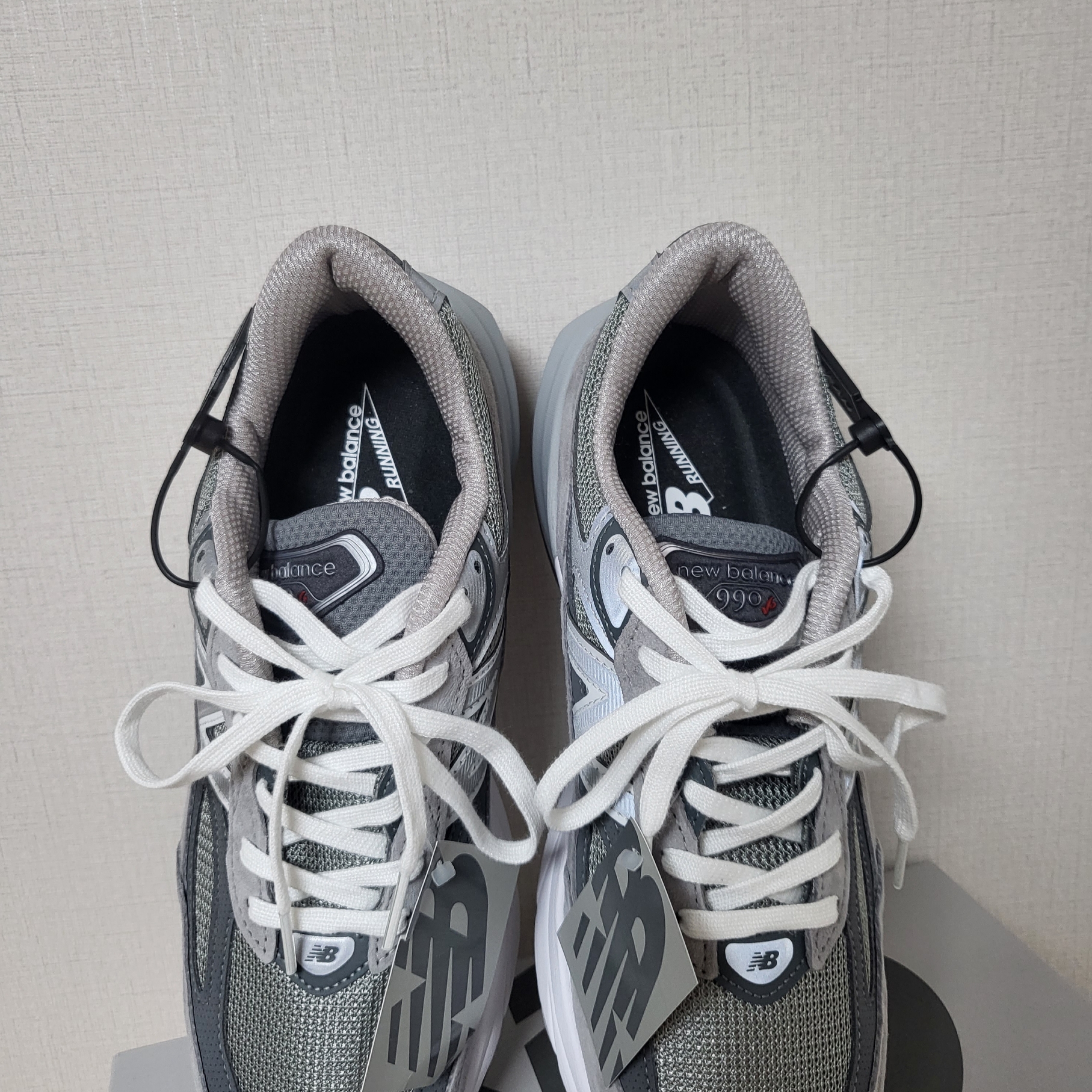 New Balance 990v6 Made in USA Grey - D Standard 착용 스타일 - 3