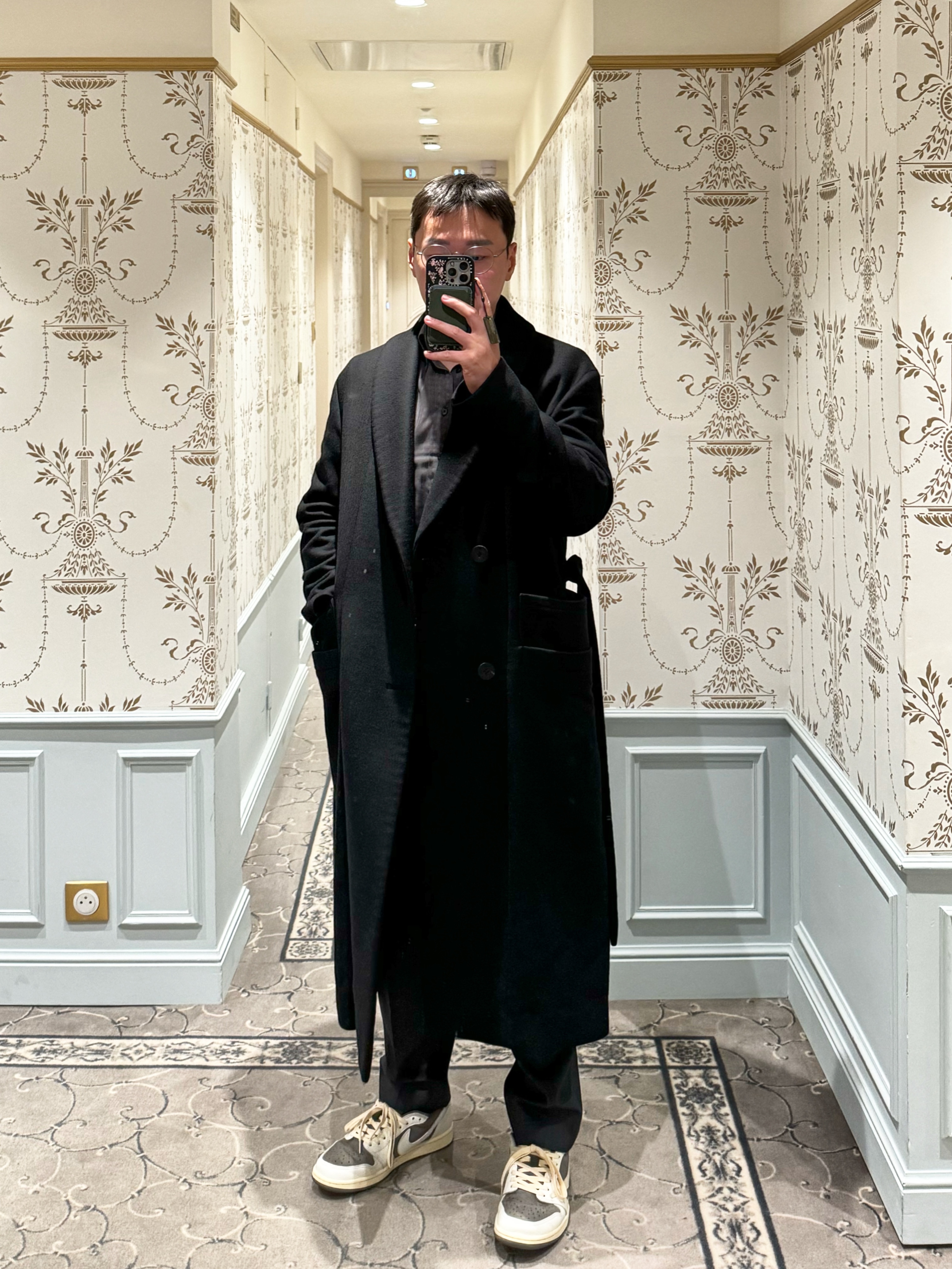 Wooyoungmi Wool Strap Coat Navy - 22FW, Jordan 1 x Travis Scott Retro Low OG SP Sail and Ridgerock 착용 스타일