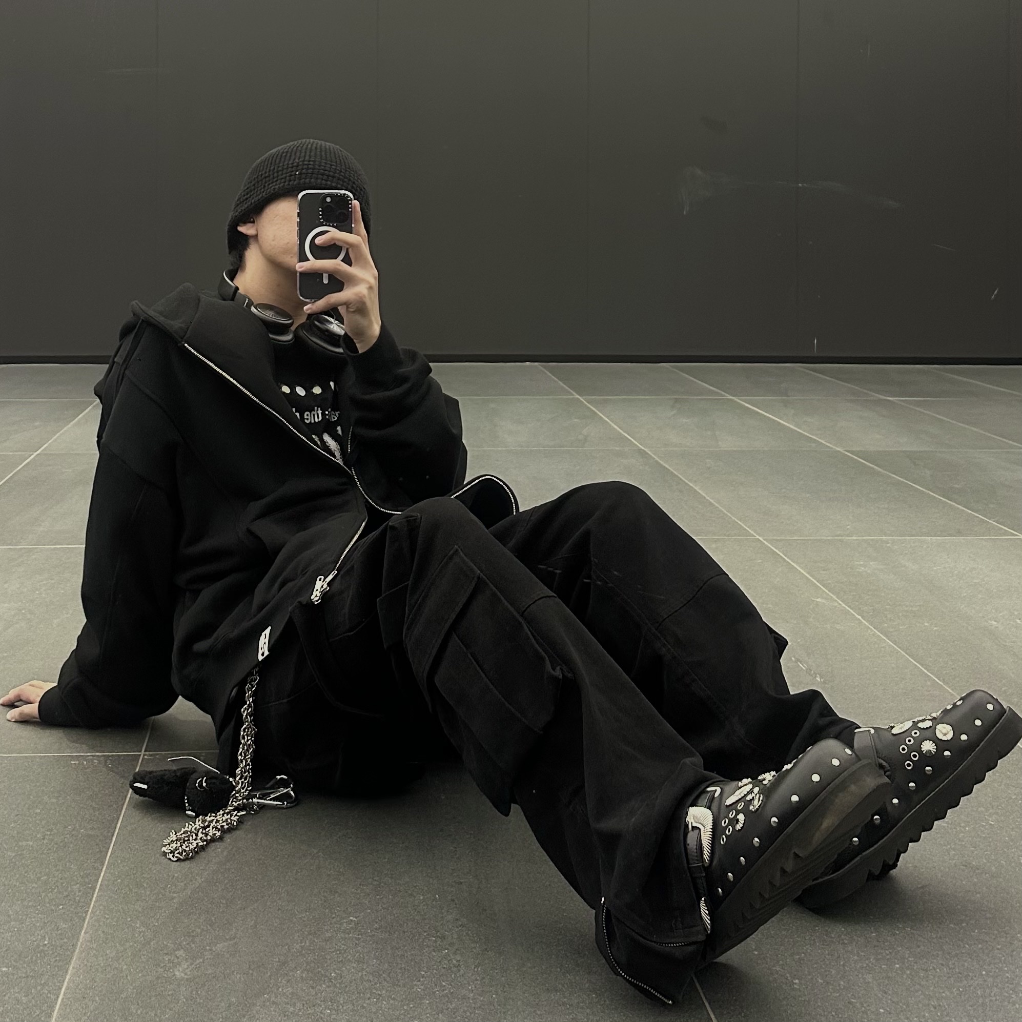 Toga Virilis AJ1066 Mules Leather Black 착용 스타일 - 1