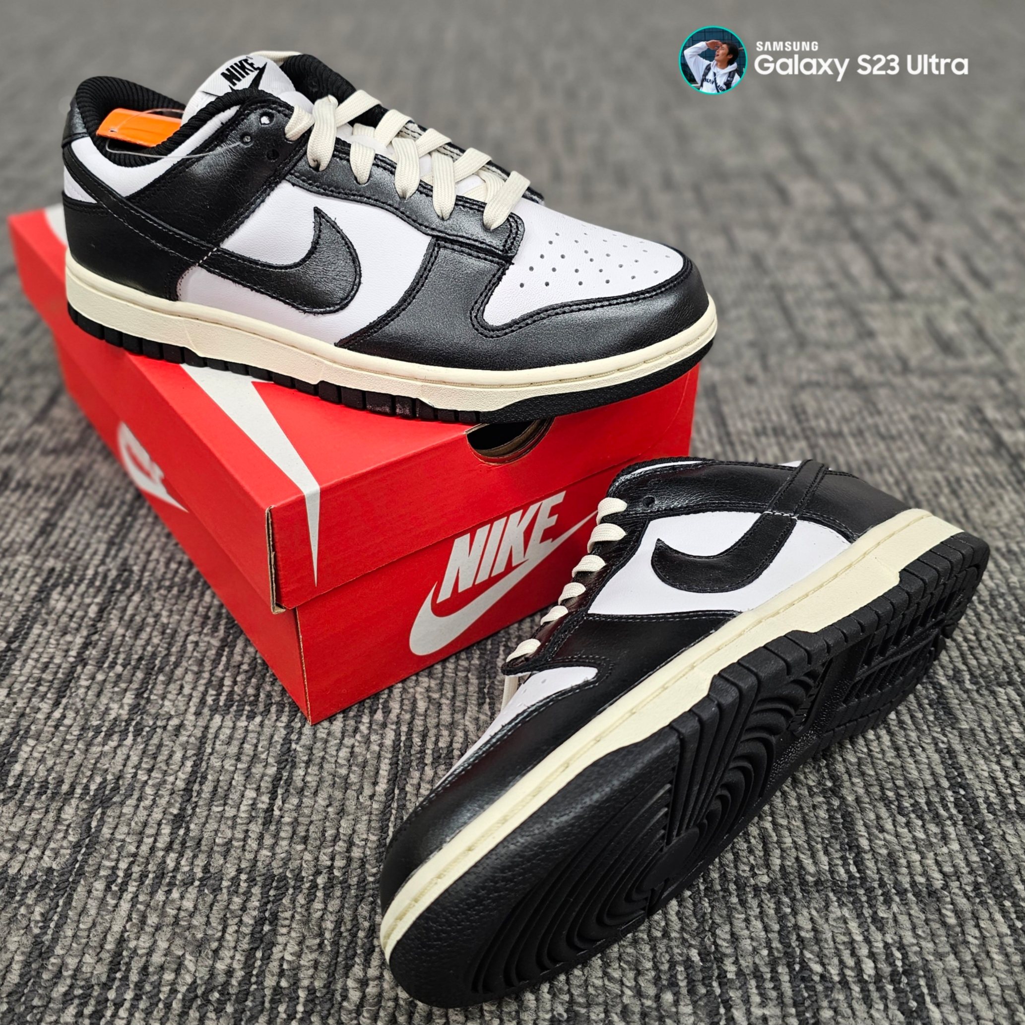 (W) Nike Dunk Low Vintage Black and White 착용 스타일 - 1