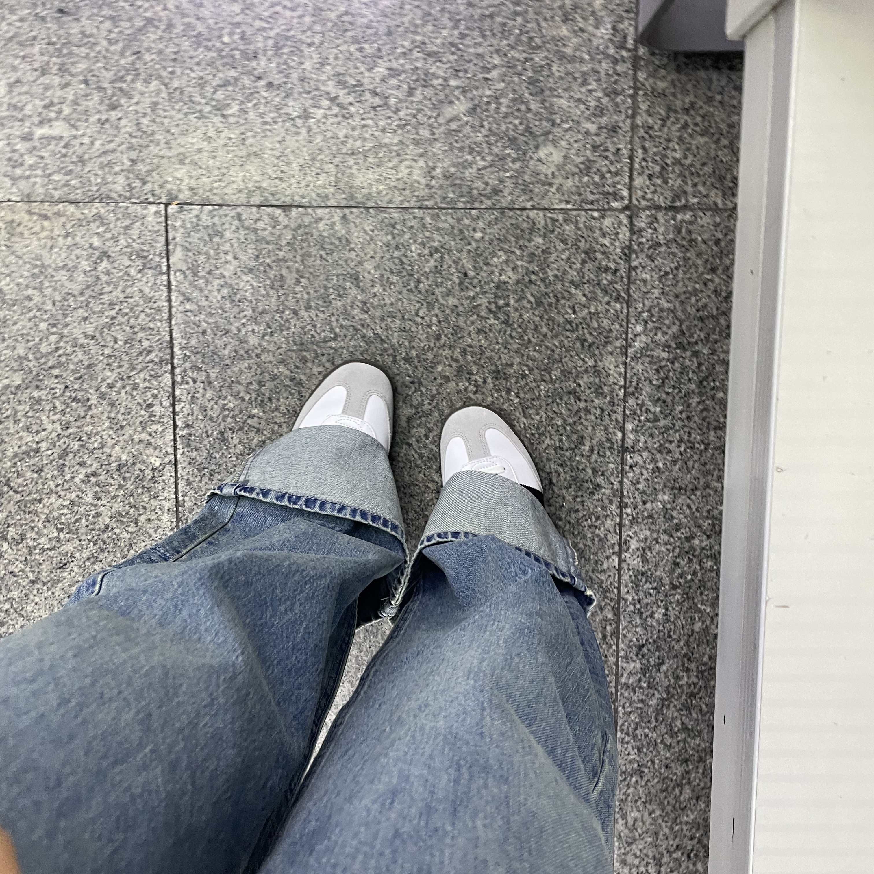 Adidas Samba OG Cloud White 착용 스타일