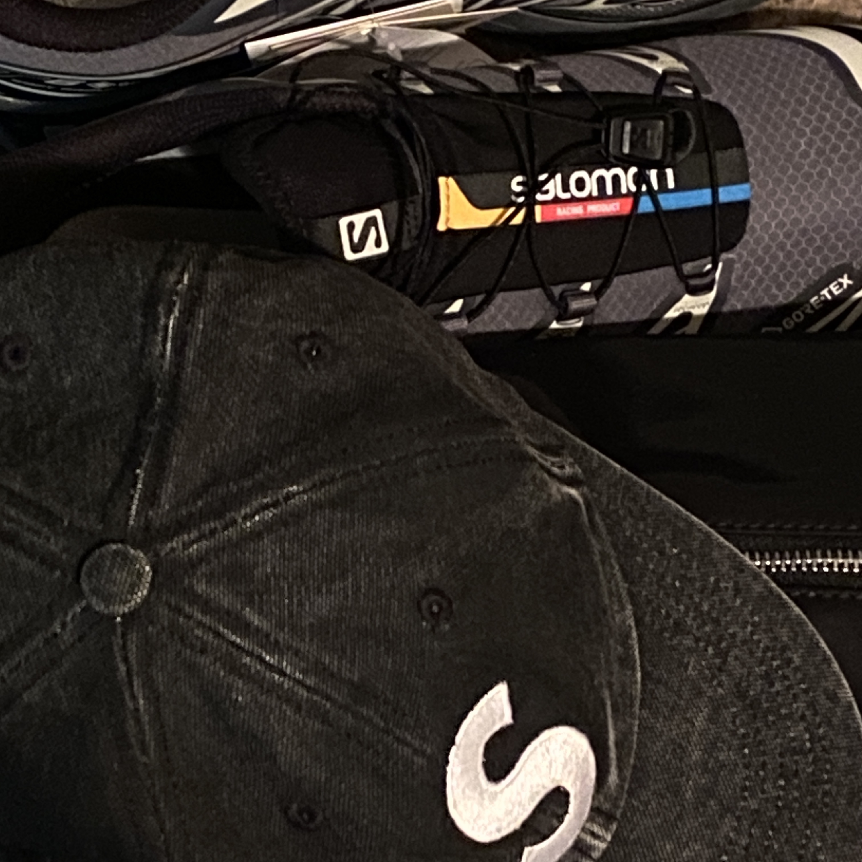 Supreme Pigment Canvas S Logo 6-Panel Black - 23SS, Salomon XT-6 Gore-Tex Black Ebony 착용 스타일 - 2