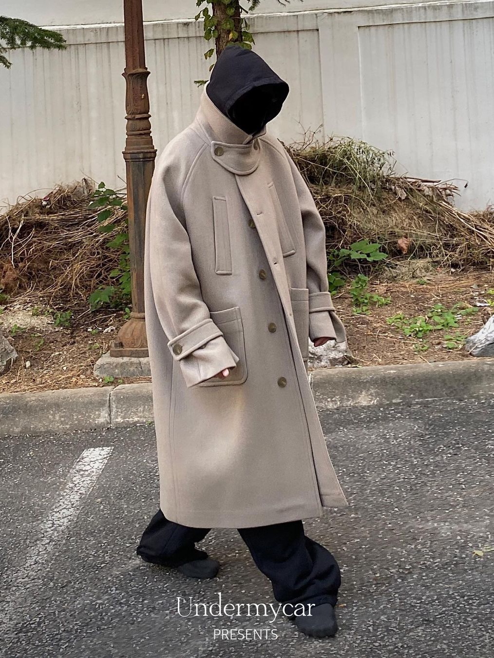 Undermycar Legion.02 Balmacaan Oversized Wool Coat Black, Undermycar Legion.02 Balmacaan Oversized Wool Coat Khaki 착용 스타일 - 3