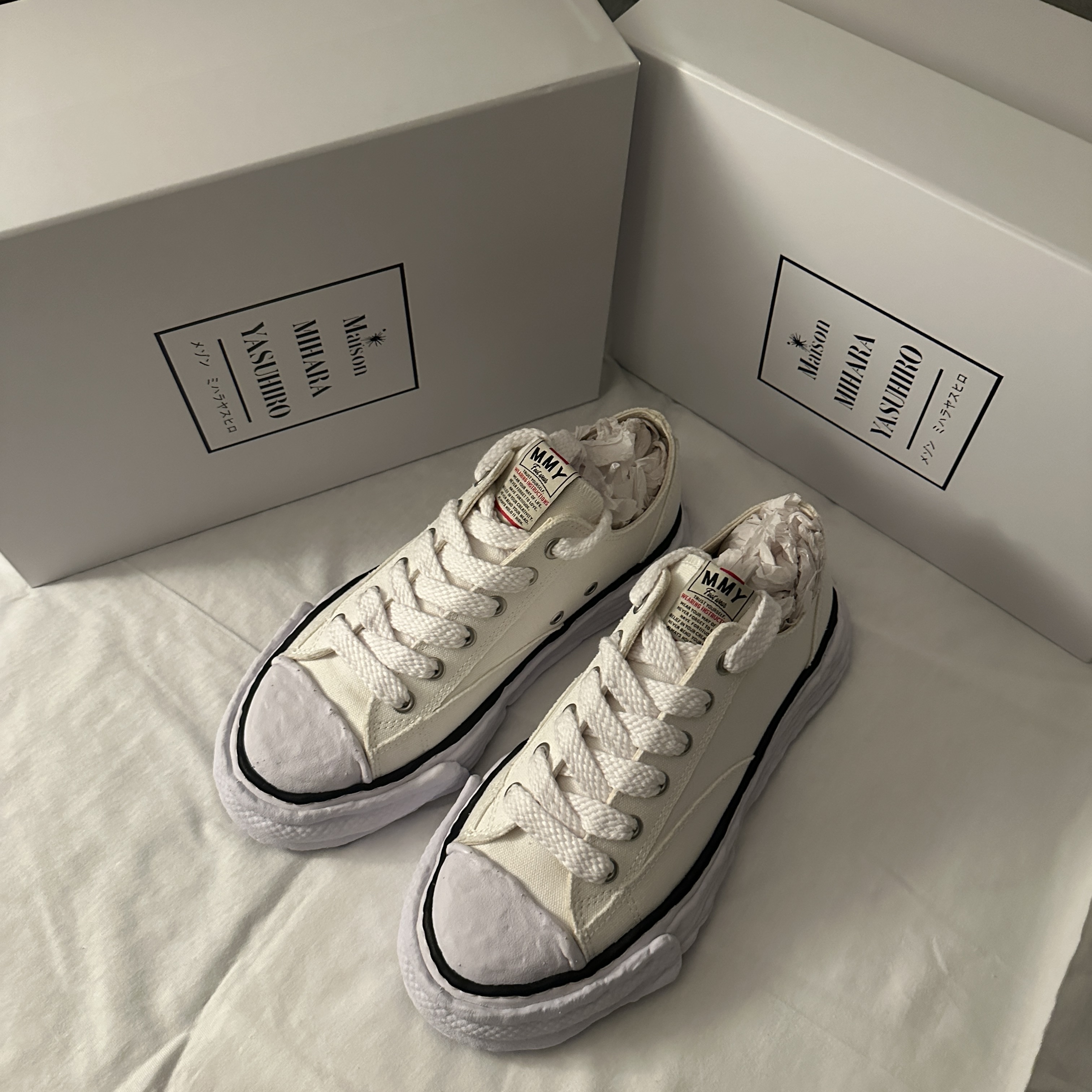 Maison Mihara Yasuhiro Peterson23 OG Sole Canvas Low-top Sneakers White 착용 스타일