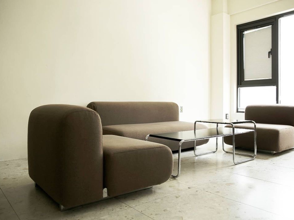 Knoll Laccio Side Table White 착용 스타일