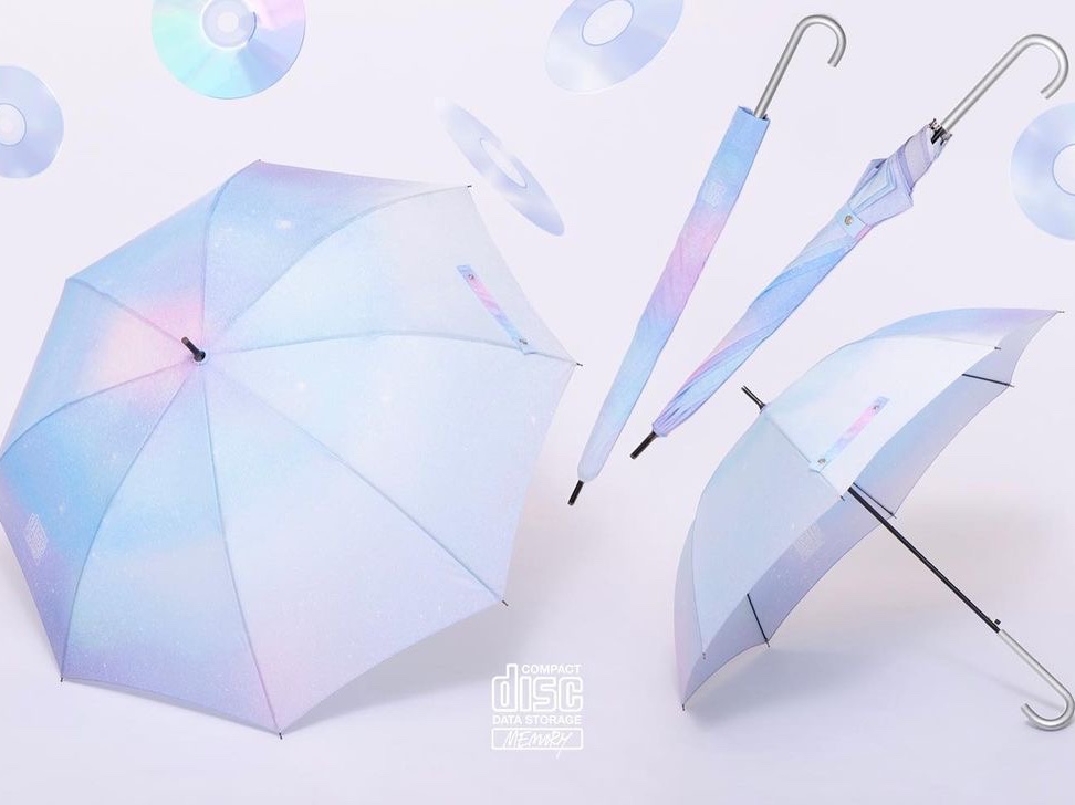 Bloomingtale Compact Disk Umbrella Silver Dye Handle 착용 스타일