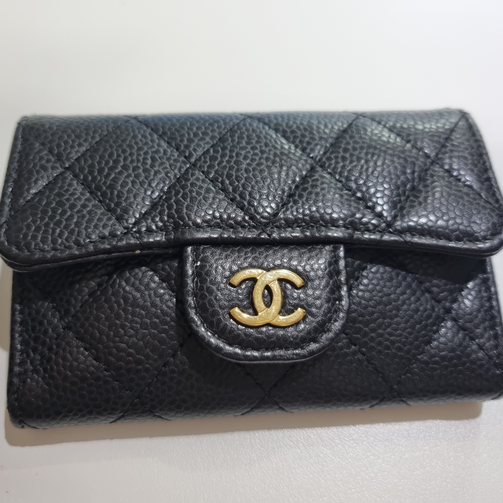 Chanel Classic Card Holder Grained Calfskin & Gold Black 착용 스타일
