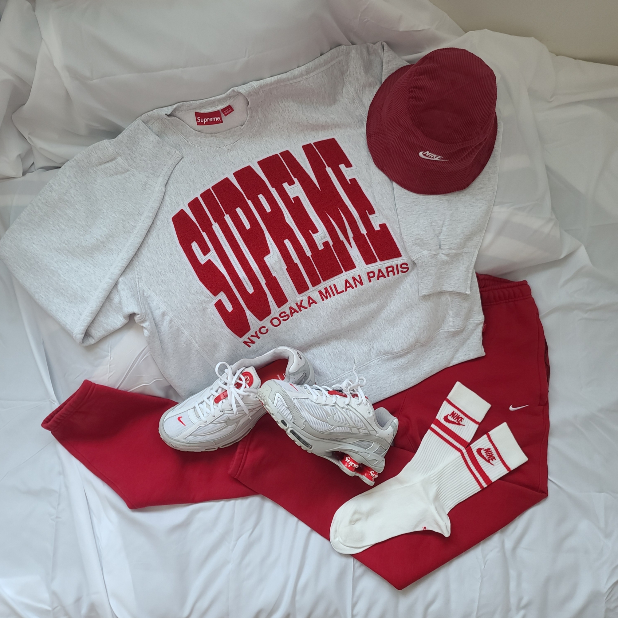 Nike x Supreme Shox Ride 2 SP White, Supreme Cities Arc Crewneck Ash Grey - 21FW 착용 스타일 - 1