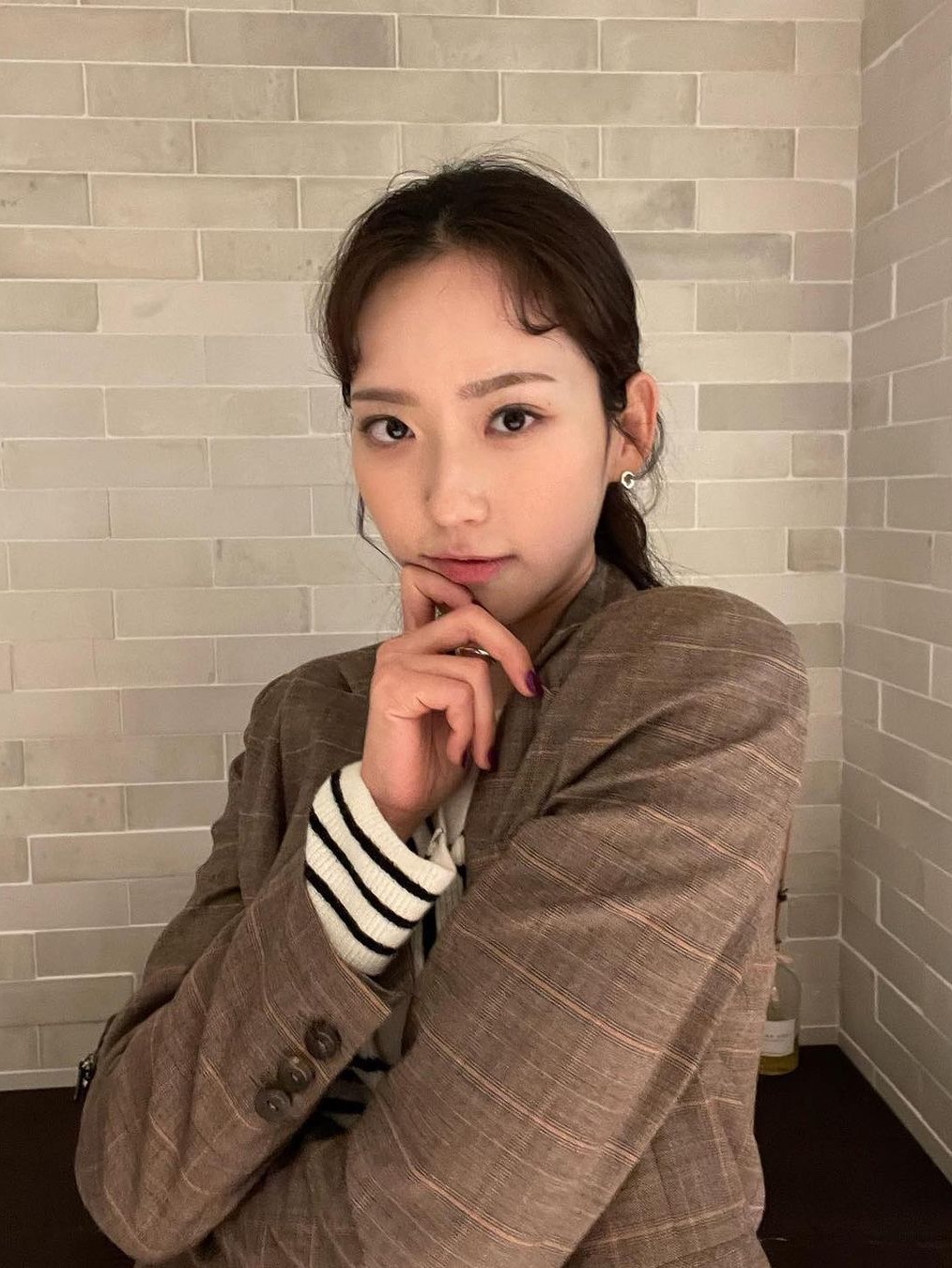 (W) Celine Jude Jacket in Checked Flannel Noir Vanilla Chataigne, [KREAM 단독] STU Curved Check Blazer Grey 착용 스타일 - 2
