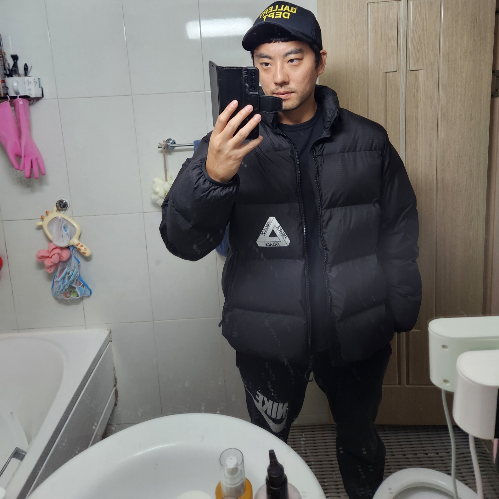 Palace Ripstop Puffa Black - 23FW, Gallery Dept. GD Trucker Cap Black 착용 스타일