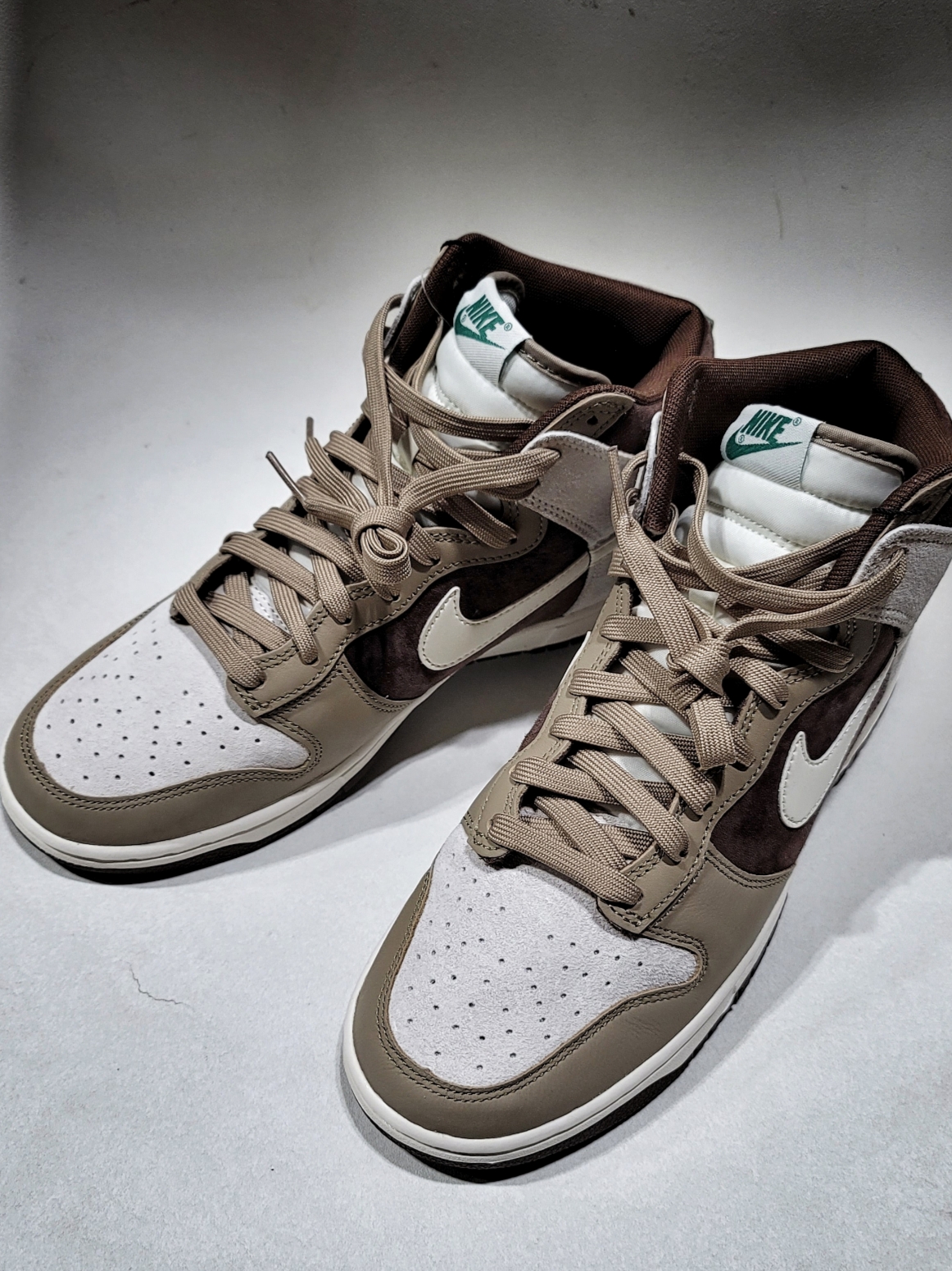 Nike Dunk High Retro PRM Light Chocolate 착용 스타일 - 1