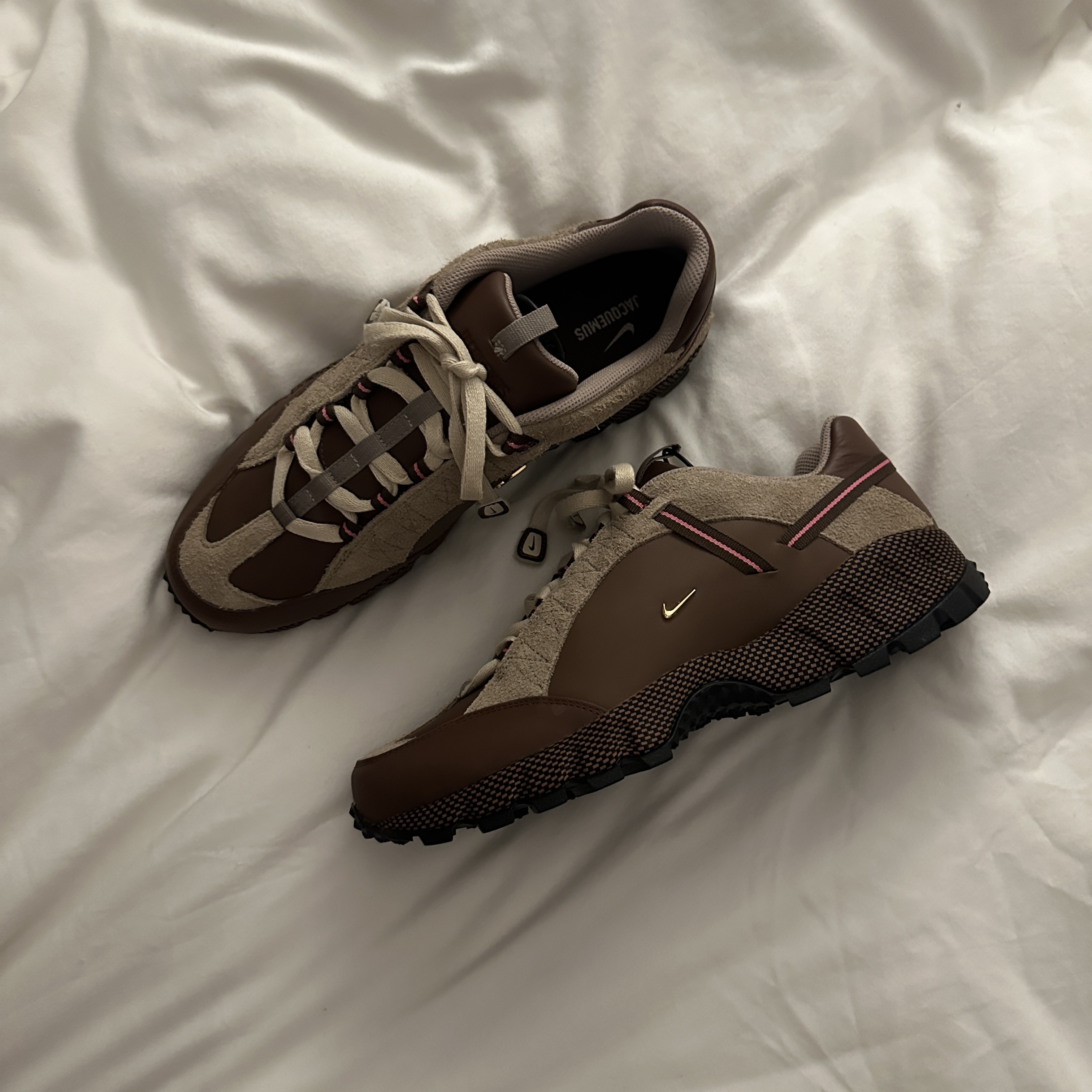Nike x Jacquemus Air Humara LX Ale Brown and Gold 착용 스타일
