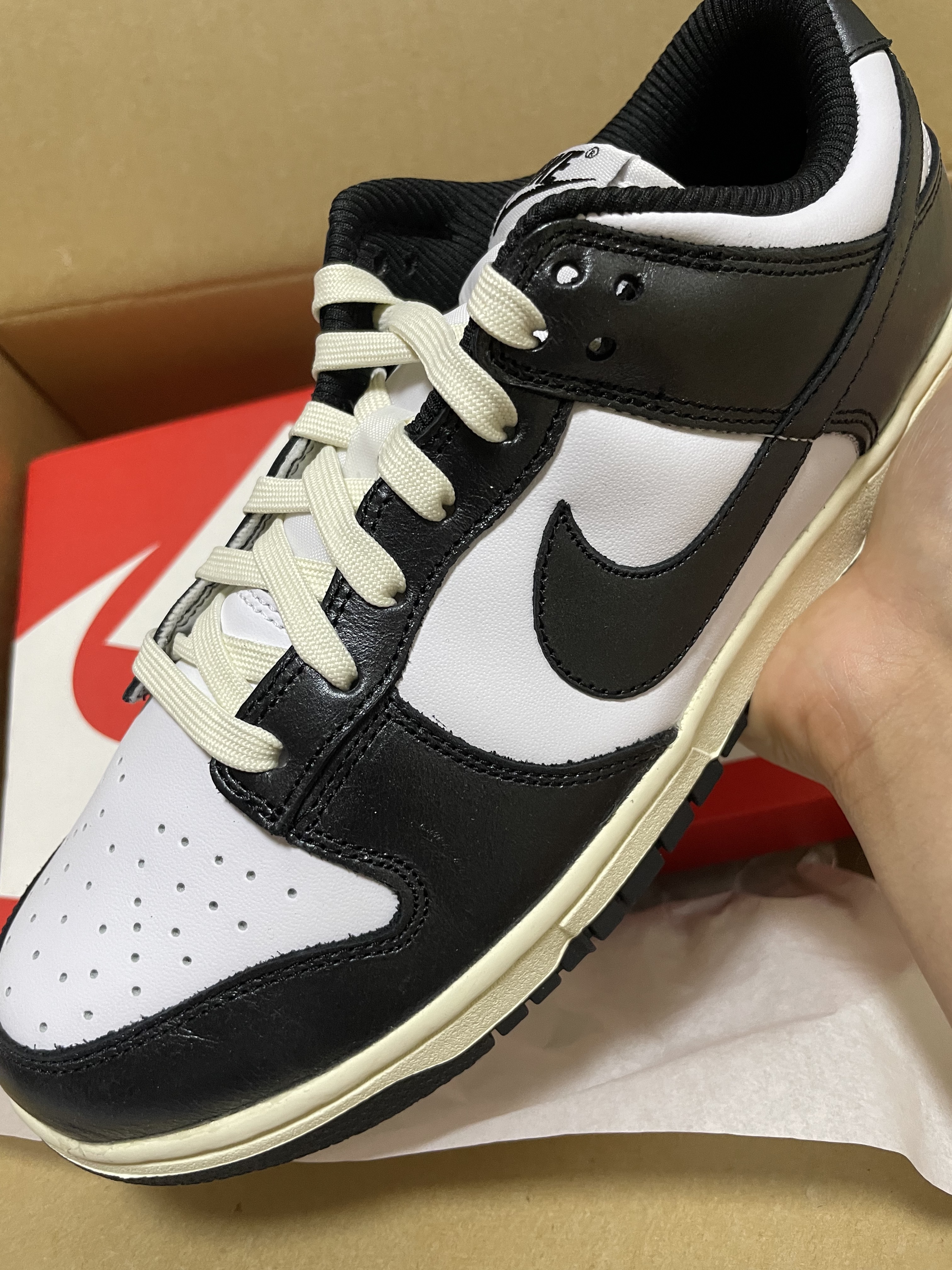 (W) Nike Dunk Low Vintage Black and White 착용 스타일