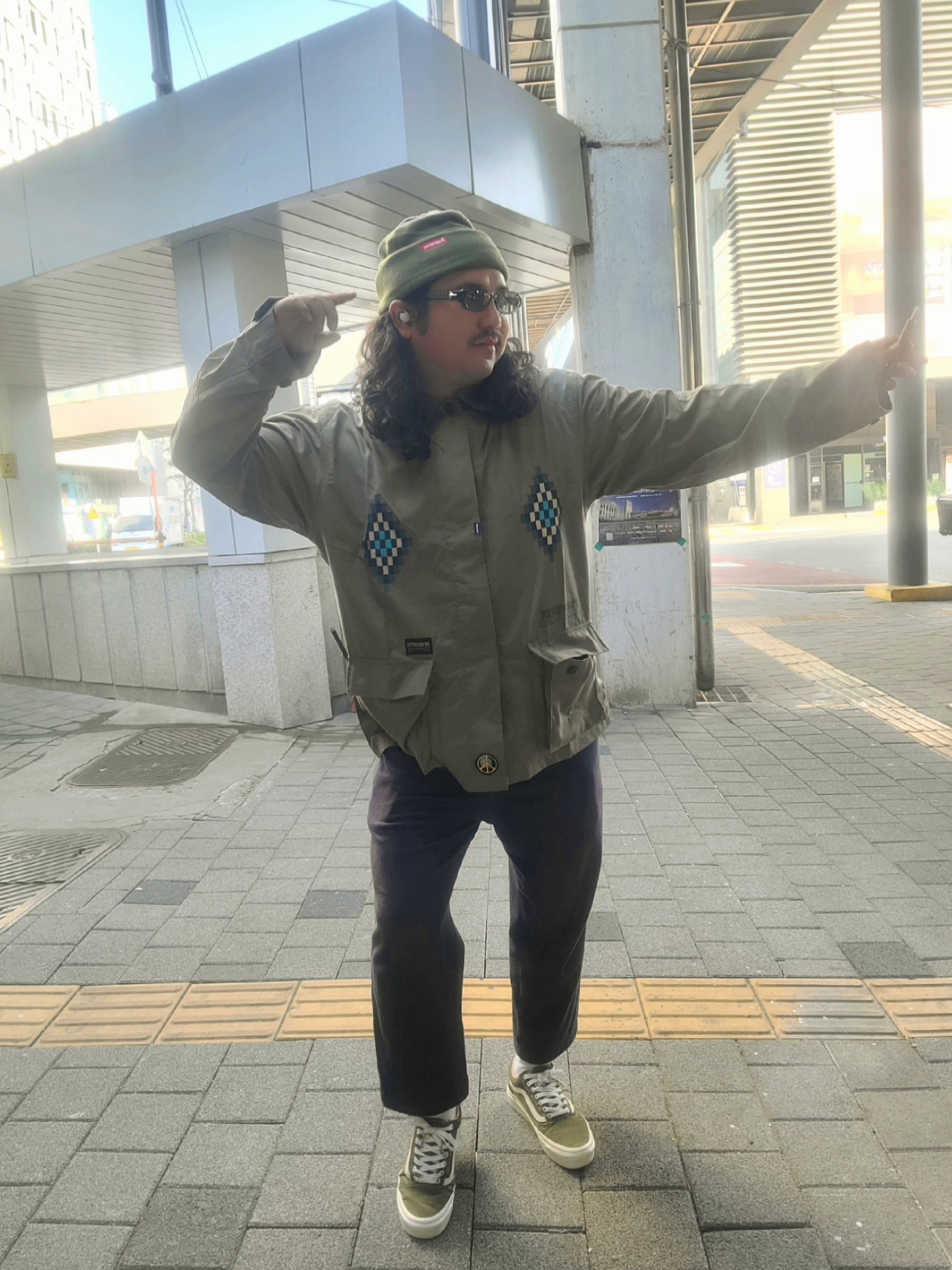 Supreme New Era S Logo Beanie Olive - 23FW, Gentle Monster Orah GC5 Translucent Gray 착용 스타일 - 4