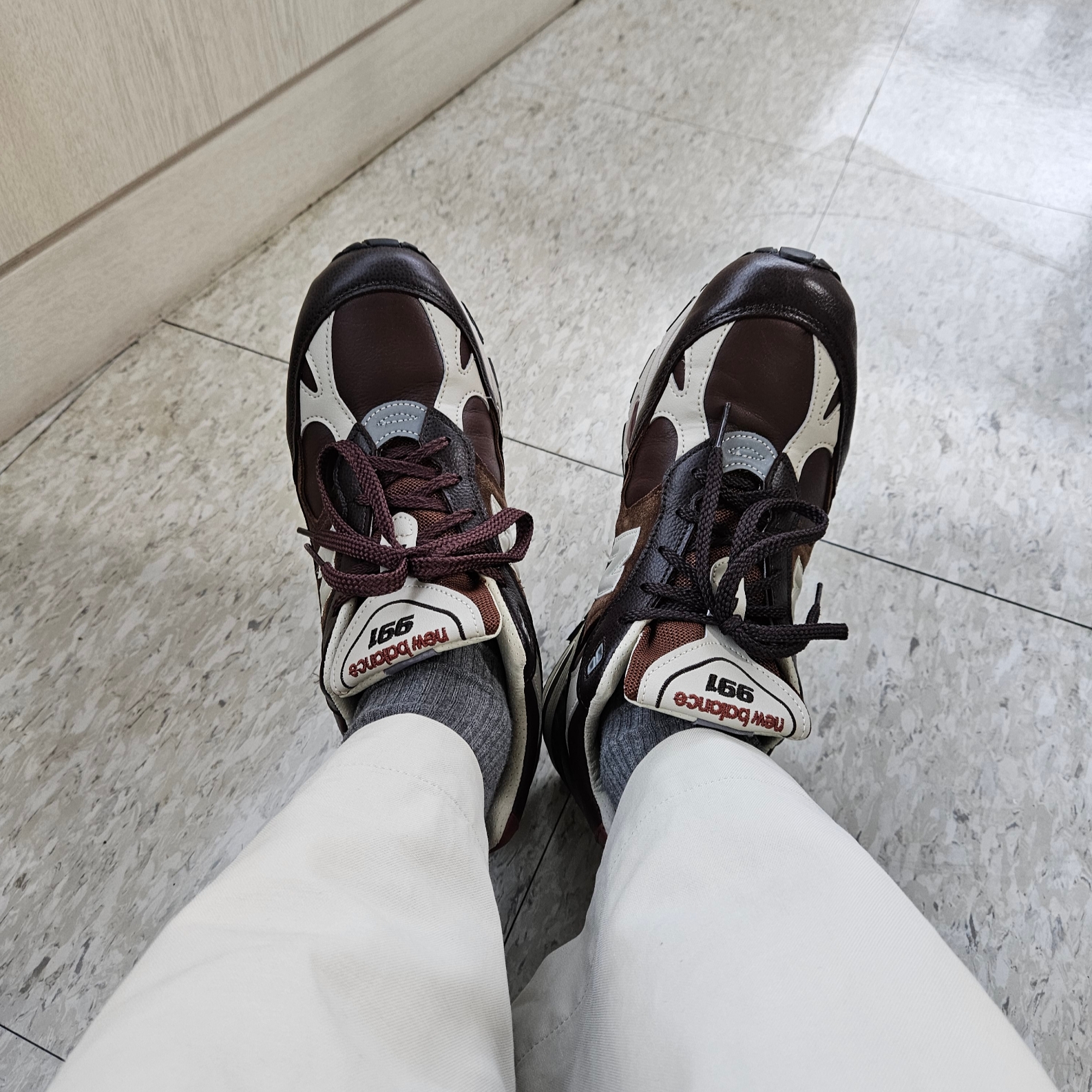 New Balance 991 Made in UK Earth French Roast 착용 스타일 - 4