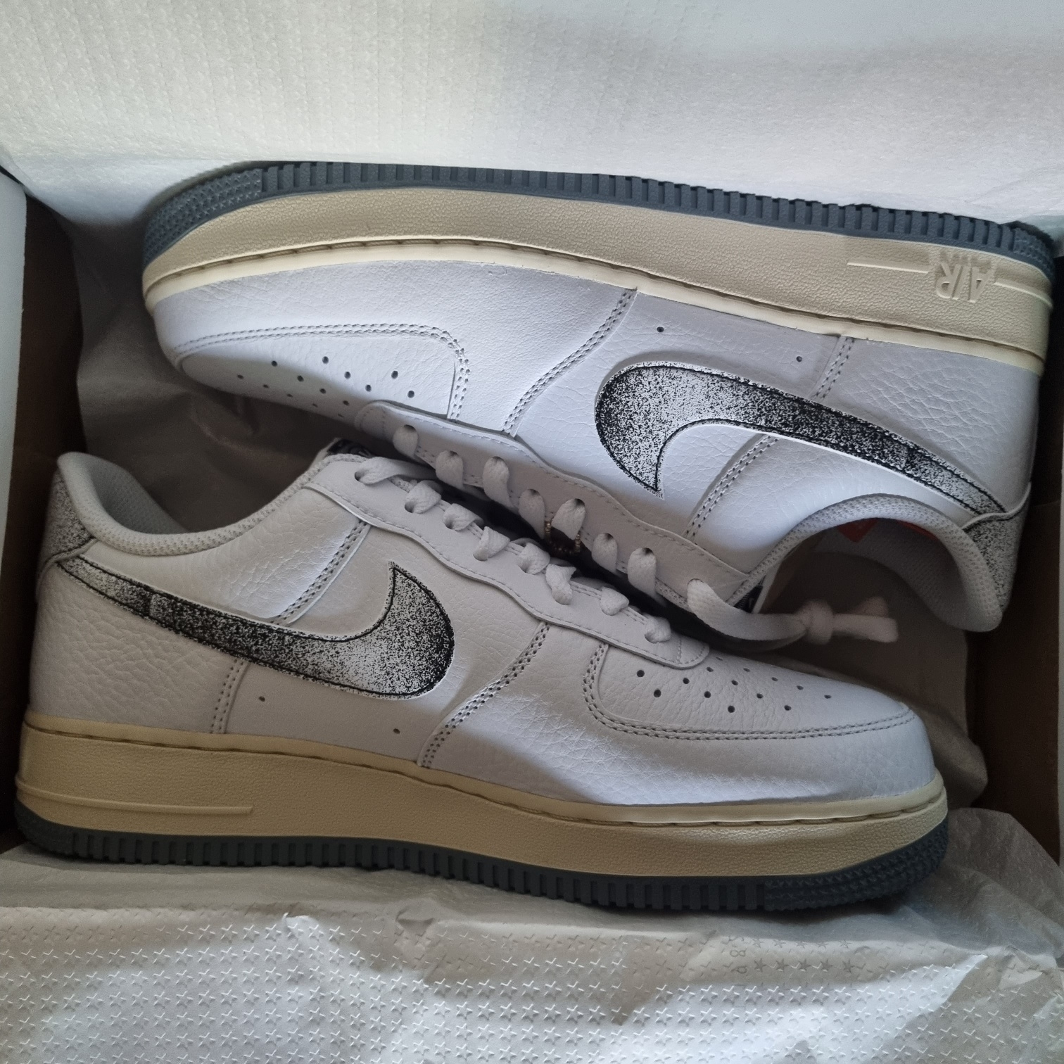 Nike Air Force 1 '07 LX White Smoke Grey 착용 스타일