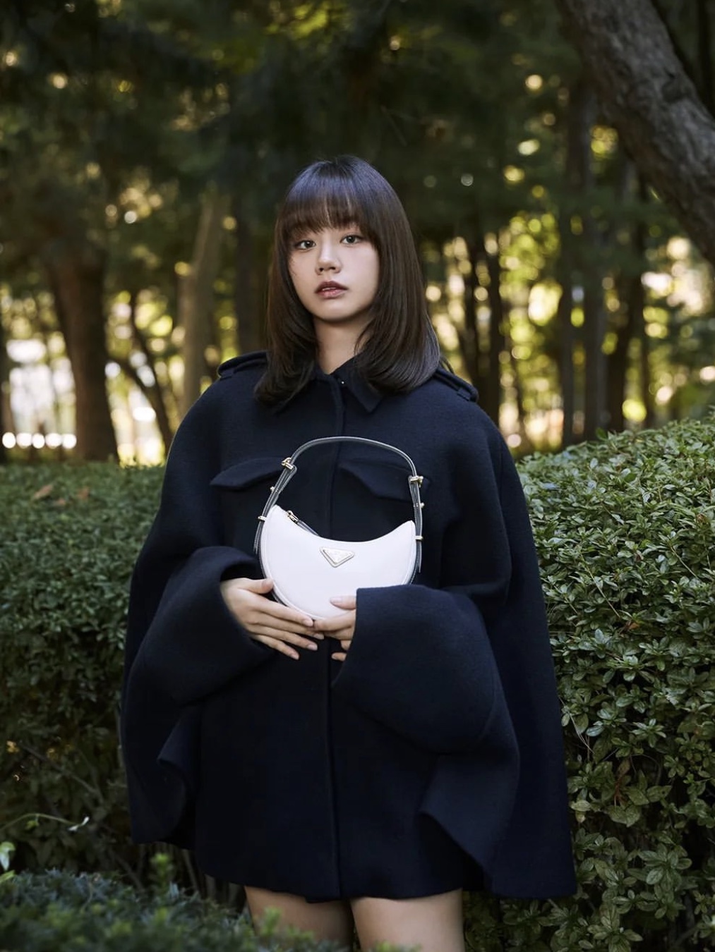 Prada Arque Leather Shoulder Bag White 착용 스타일