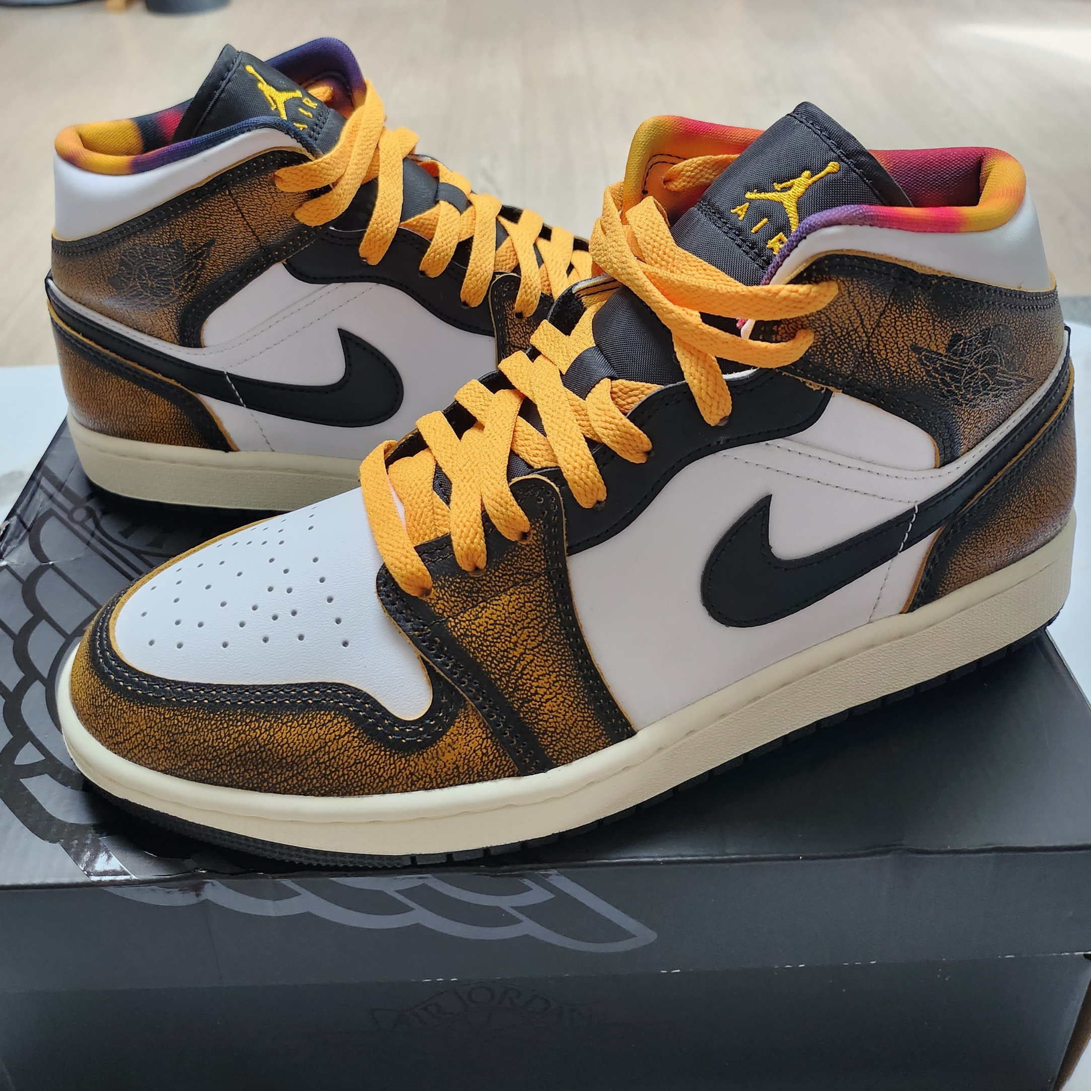 Jordan 1 Mid SE Taxi 착용 스타일 - 1