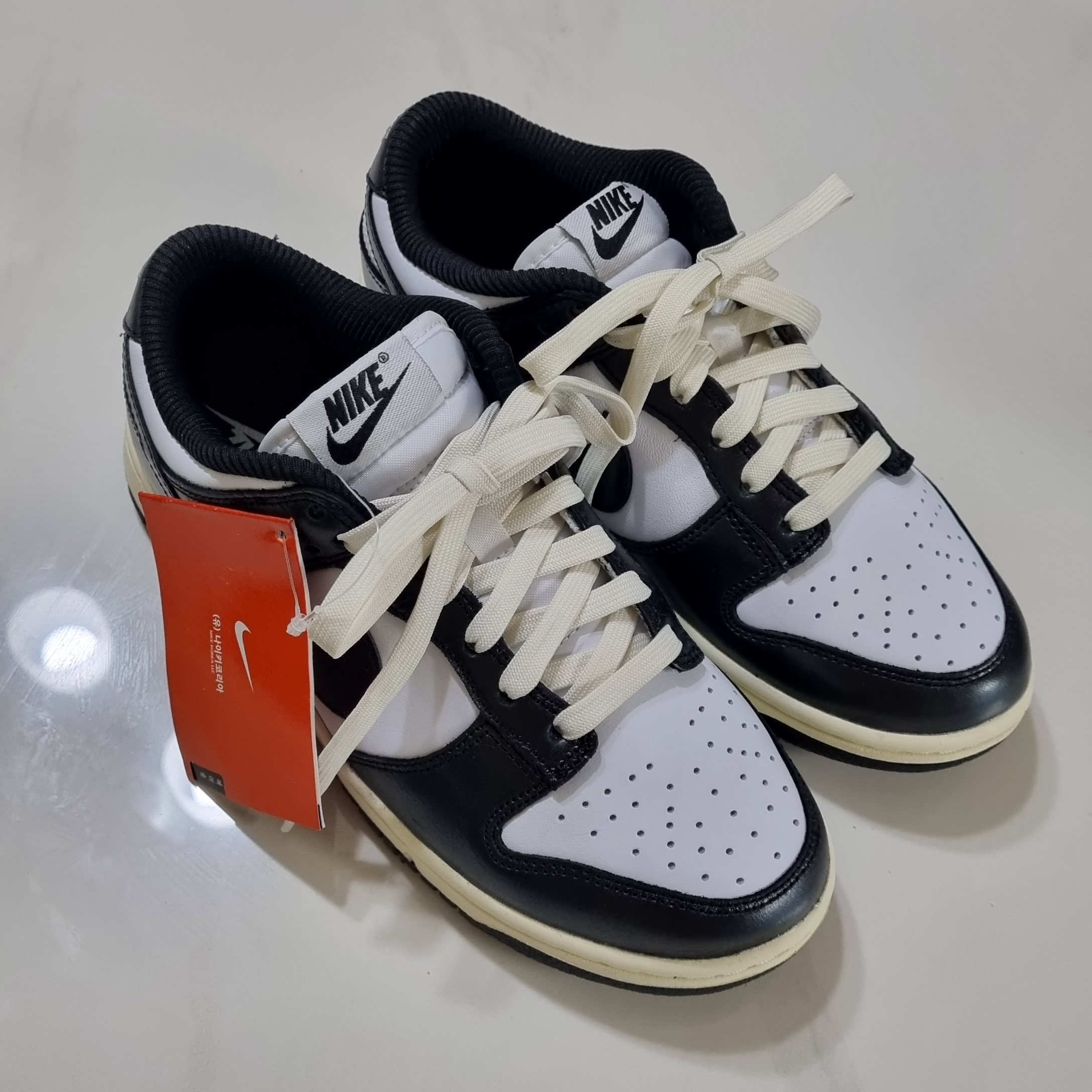 (W) Nike Dunk Low Vintage Black and White 착용 스타일