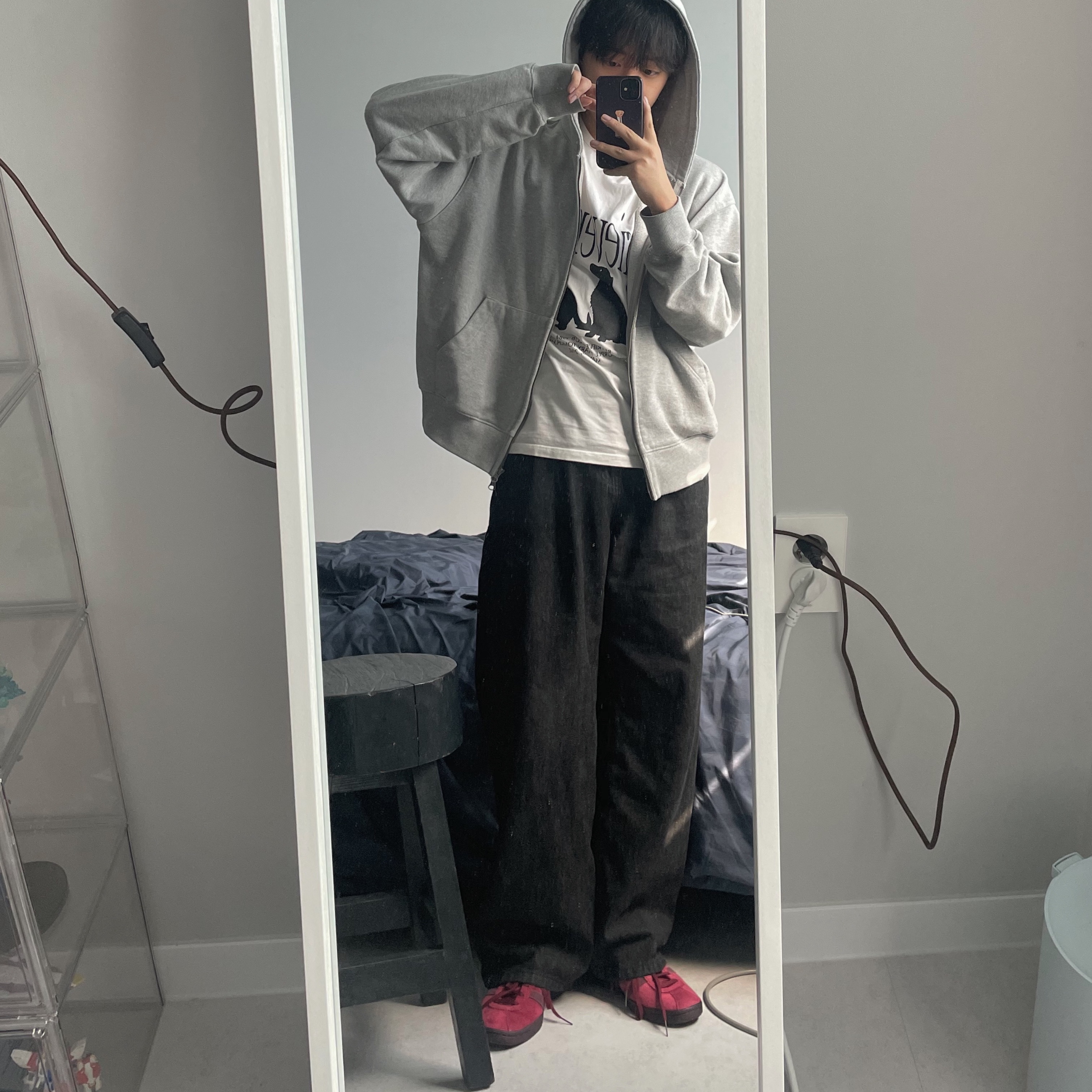 Adidas Tobacco Gruen Collegiate Burgundy 착용 스타일 - 1