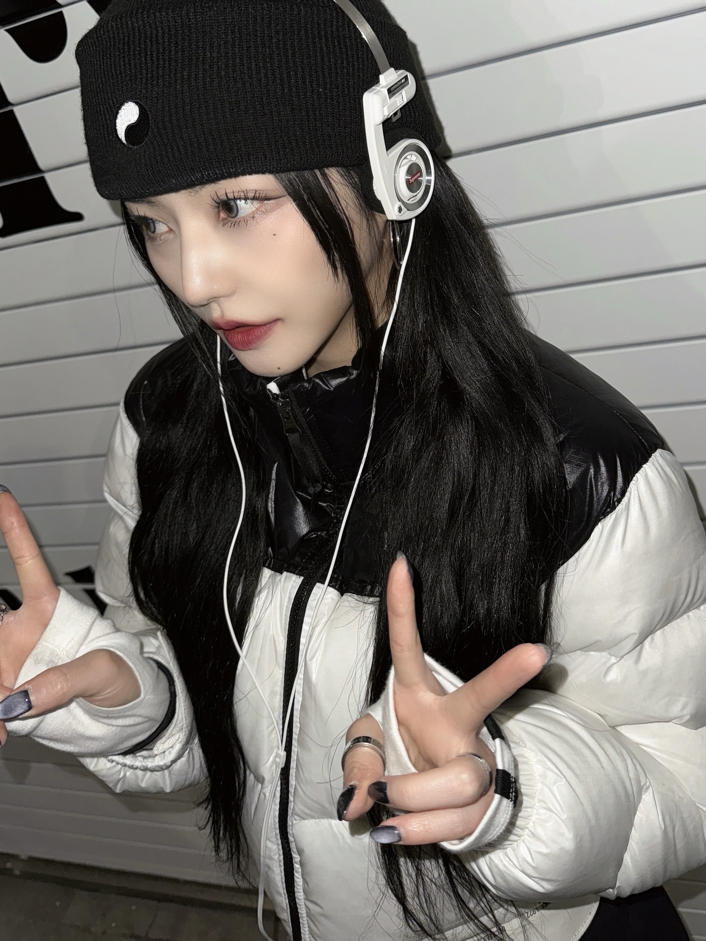 Supreme x Koss Portapro Headphones White - 23FW, (W) The North Face White Label Nuptse Short Jacket White 착용 스타일 - 2