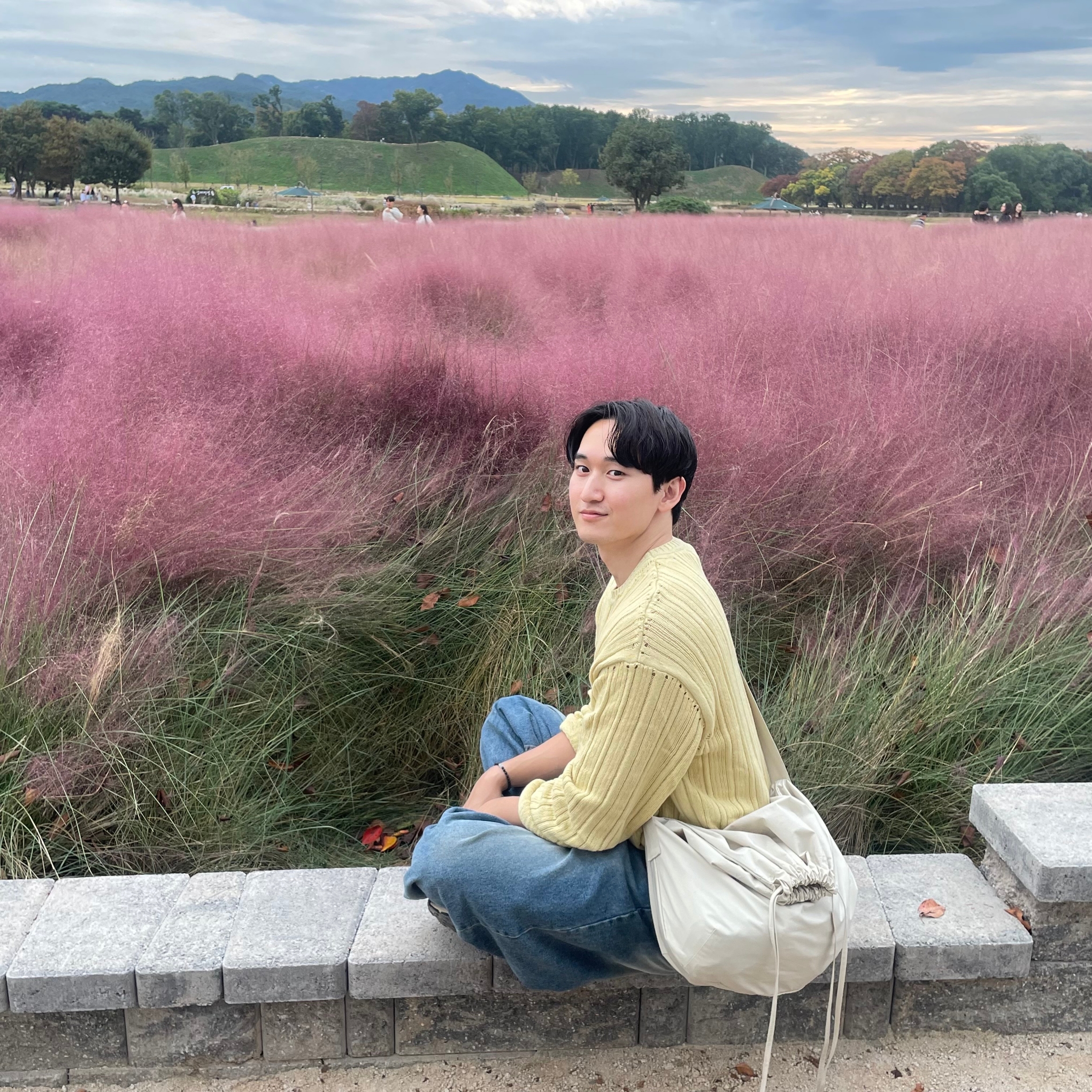 Uniqlo U Drawstring Shoulder Bag Natural, Adidas x Song for the Mute Shadowturf Core Black 착용 스타일 - 1