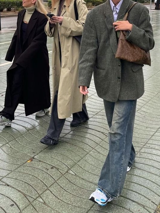 (W) Celine Jude Jacket in Checked Flannel Noir Vanilla Chataigne, [KREAM 단독] STU Curved Check Blazer Grey 착용 스타일 - 3