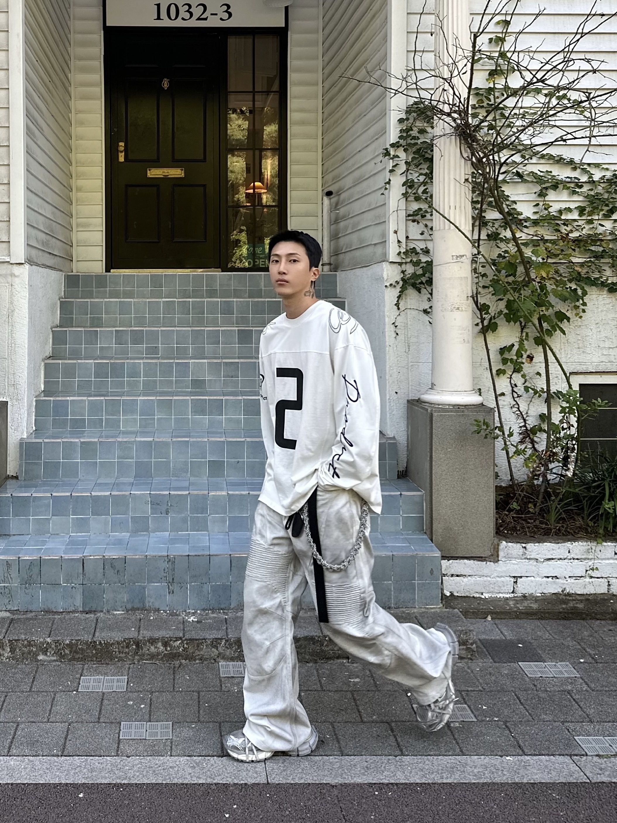 Balenciaga 3XL Sneakers Light Beige, Undermycar Leachianus Multiple Tangles Double Logo Chain Down Blue - 23SS 착용 스타일 - 1