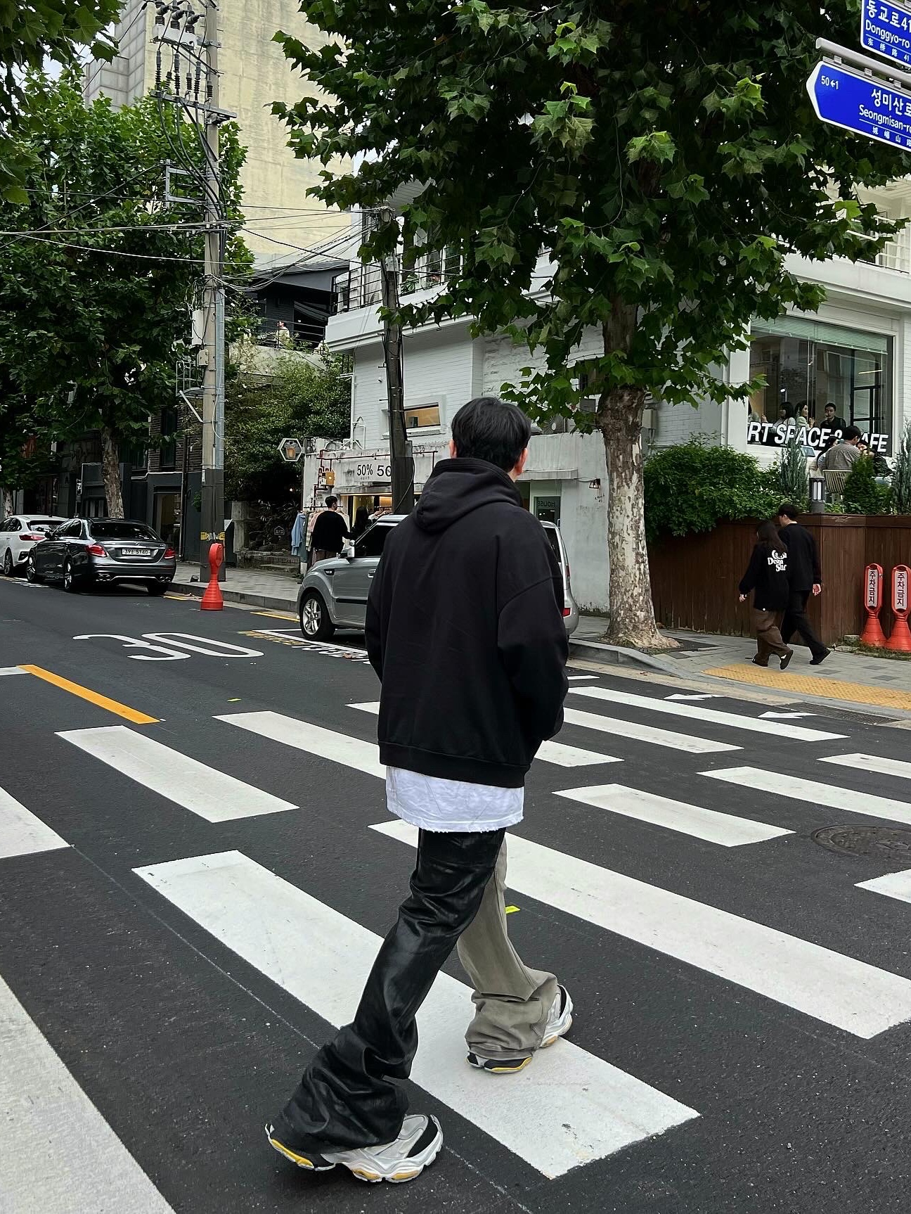 Balenciaga Cargo Sneakers Grey Black Yellow 착용 스타일