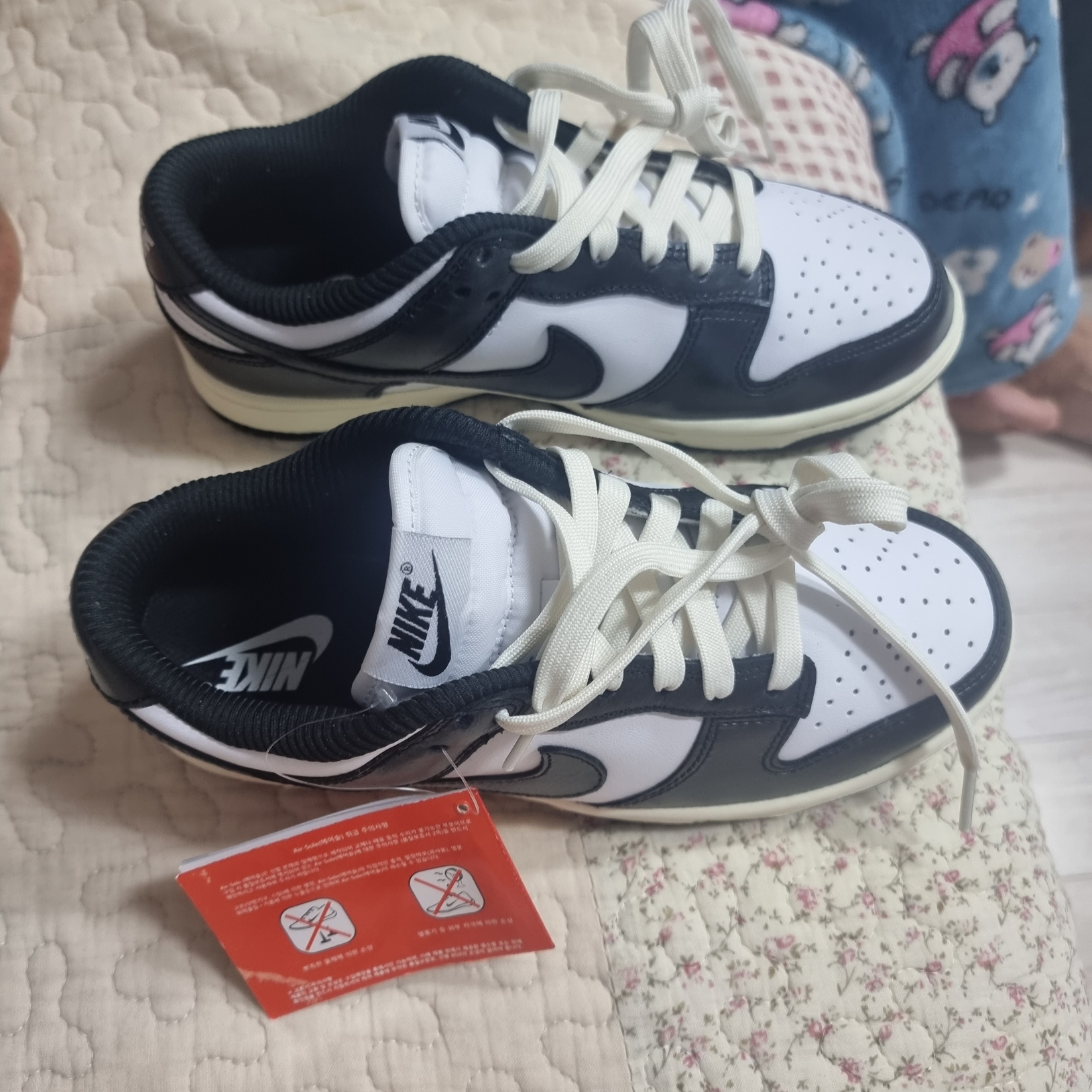 (W) Nike Dunk Low Vintage Black and White 착용 스타일