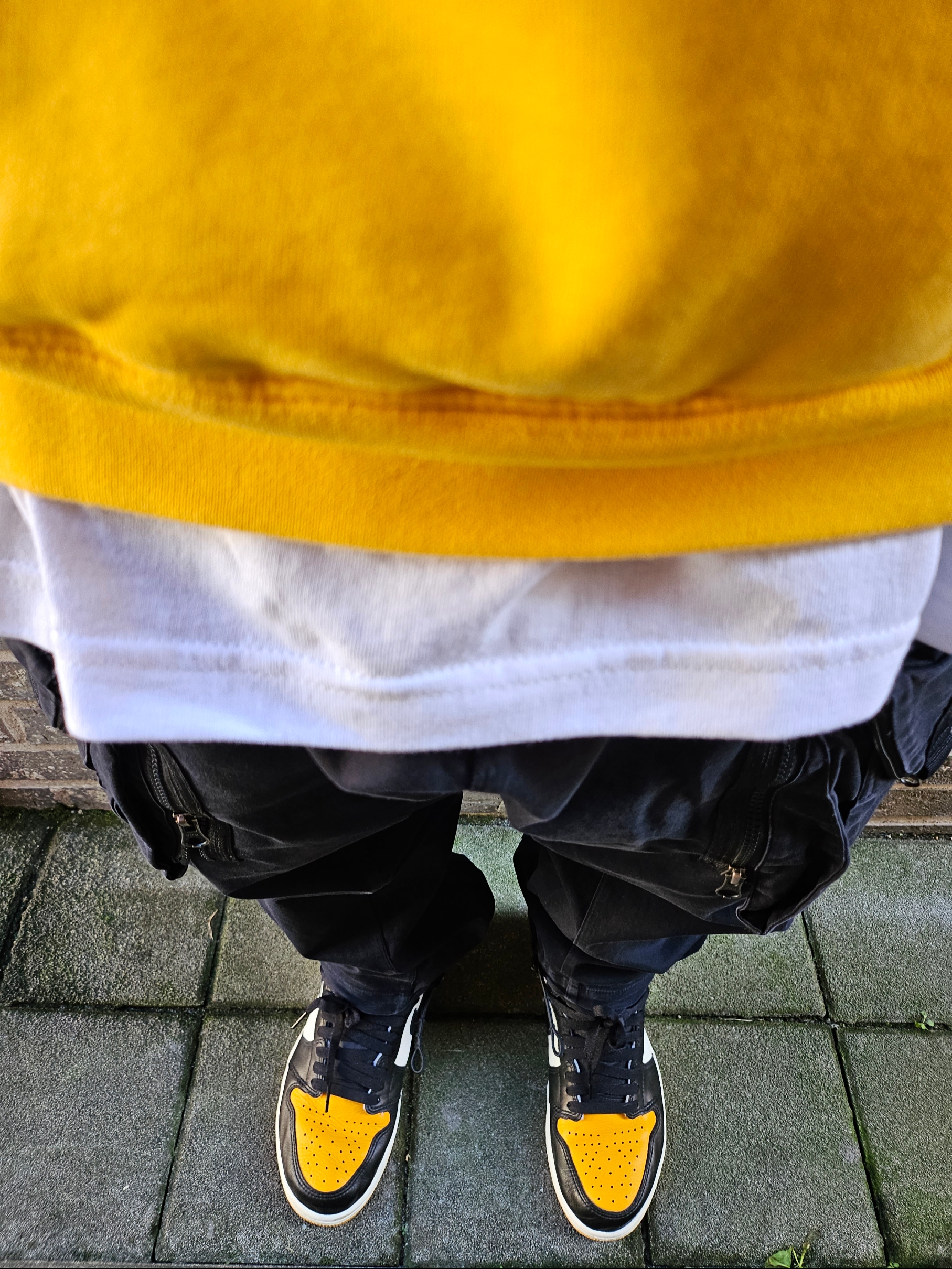 Nike x Drake Nocta Essential Hoodie University Gold - US/EU, Jordan 1 Retro High OG Taxi 착용 스타일 - 2