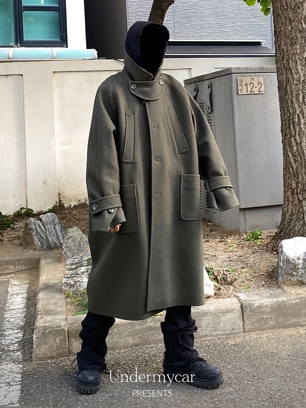 Undermycar Legion.02 Balmacaan Oversized Wool Coat Black, Undermycar Legion.02 Balmacaan Oversized Wool Coat Khaki 착용 스타일 - 2