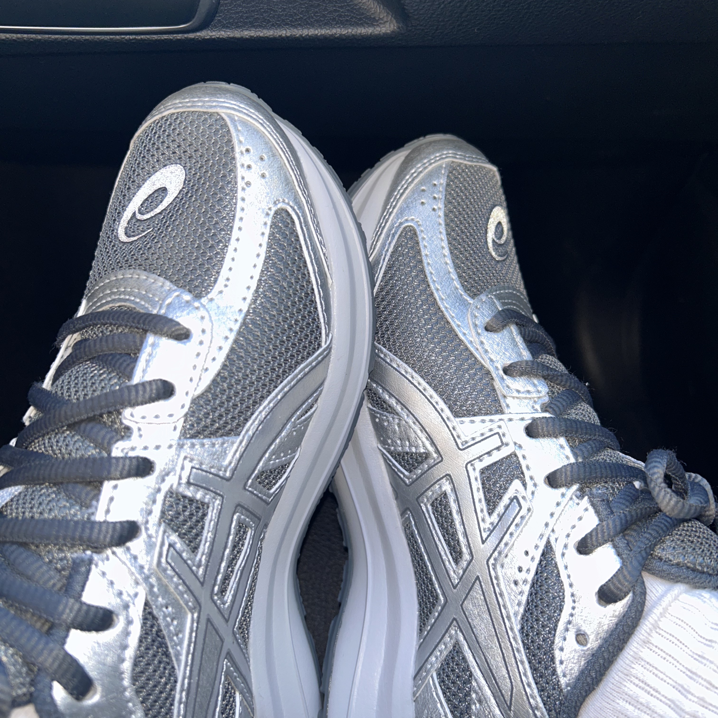 Asics Jog 100 S SMU Sheet Rock Pure Silver - 2E Wide 착용 스타일 - 1