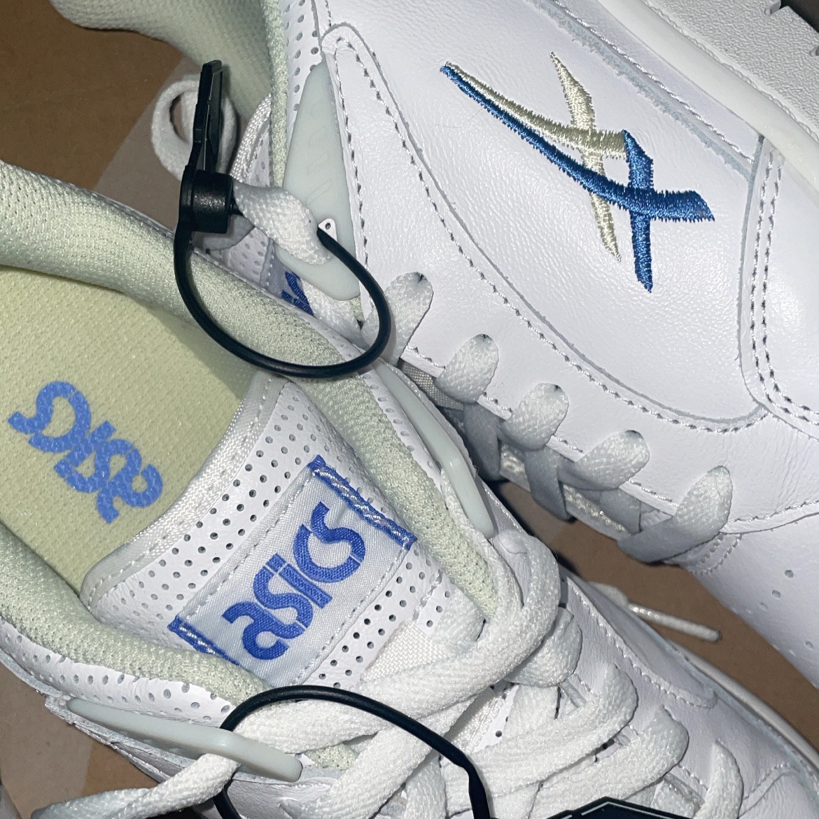(W) Asics Skycourt White Periwinkle Blue 착용 스타일